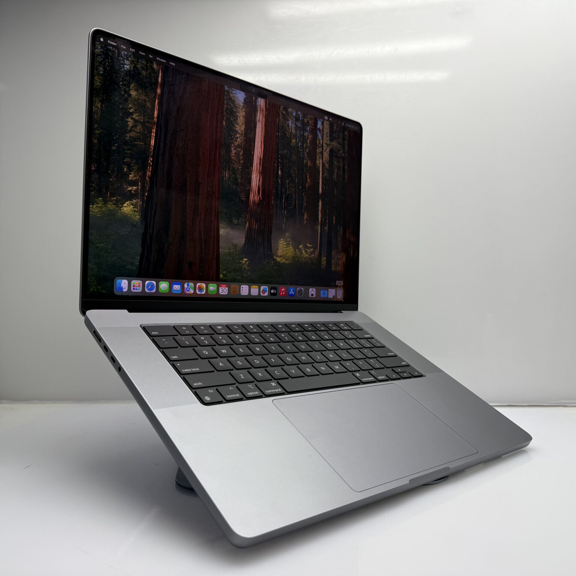 Apple Macbook Pro “M1 Pro” 16-Inch 10 CPU/16 GPU (2021) 16GB RAM