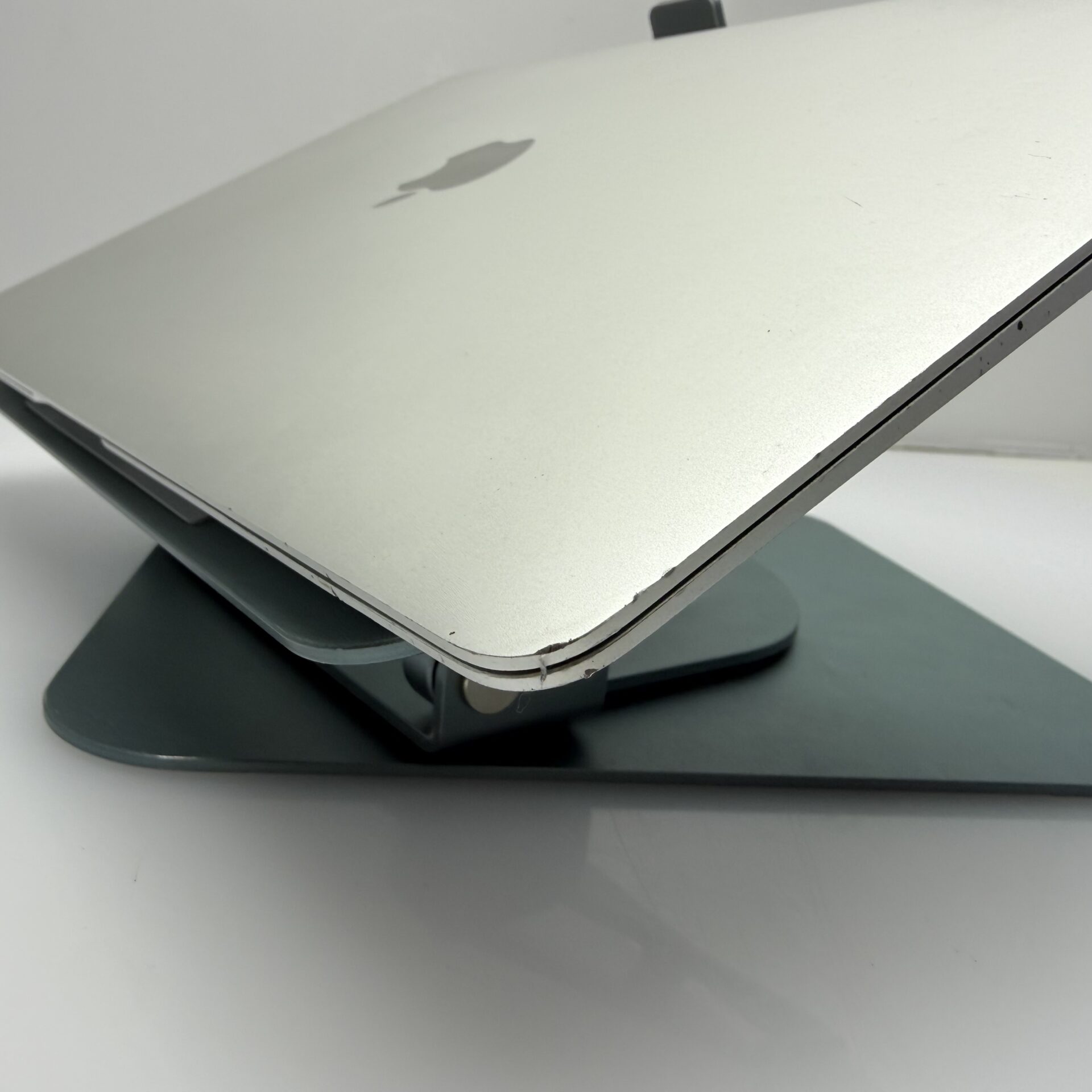 Apple MacBook Air “M1” 13-Inch 8CPU/7GPU (2020) 8GB RAM 256GB
