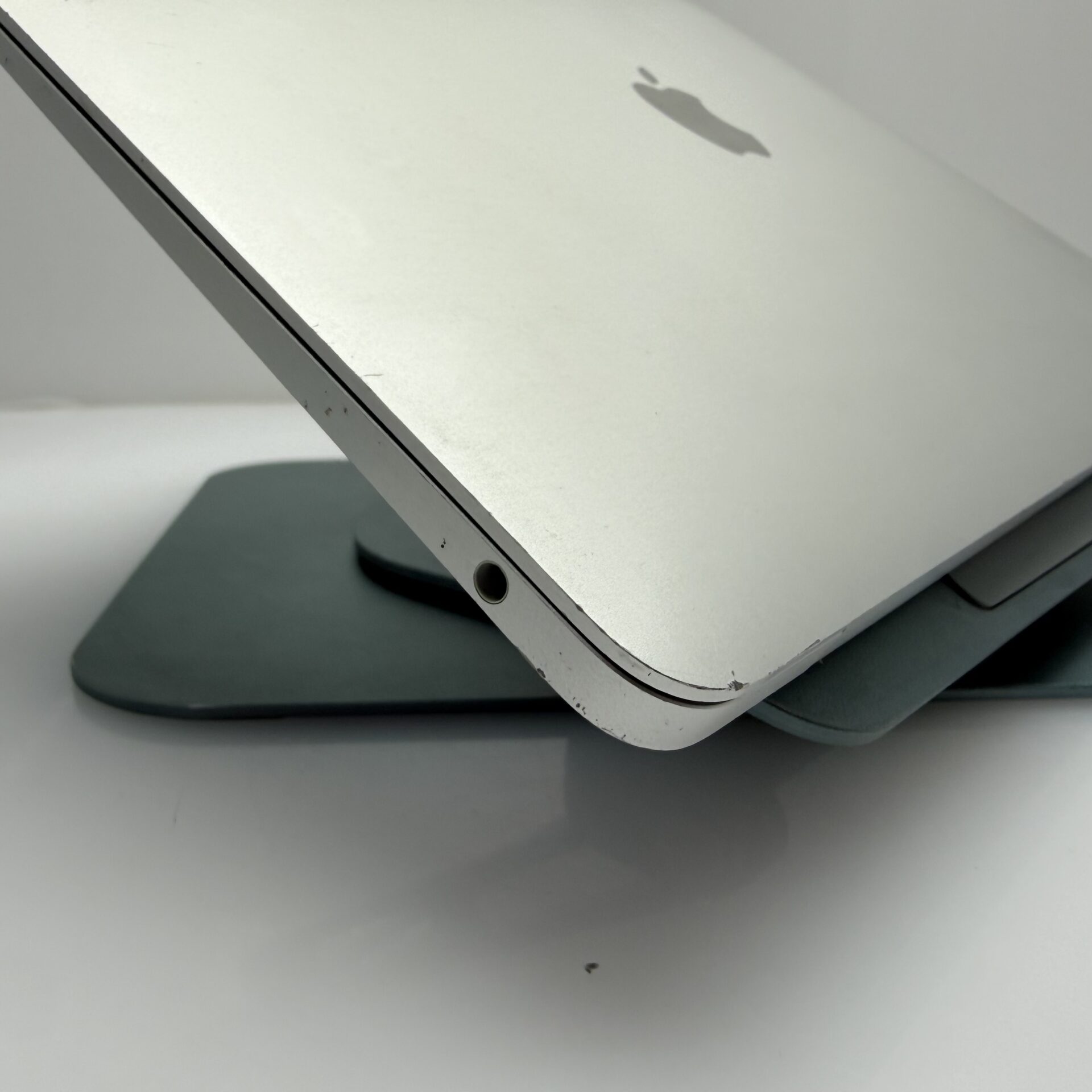 Apple MacBook Air “M1” 13-Inch 8CPU/7GPU (2020) 8GB RAM 256GB