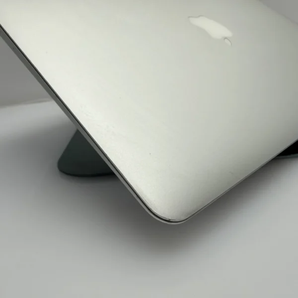 Apple Macbook Air 13-inch “Core i5” 1.8GHz (2017) 8GB RAM 128GB