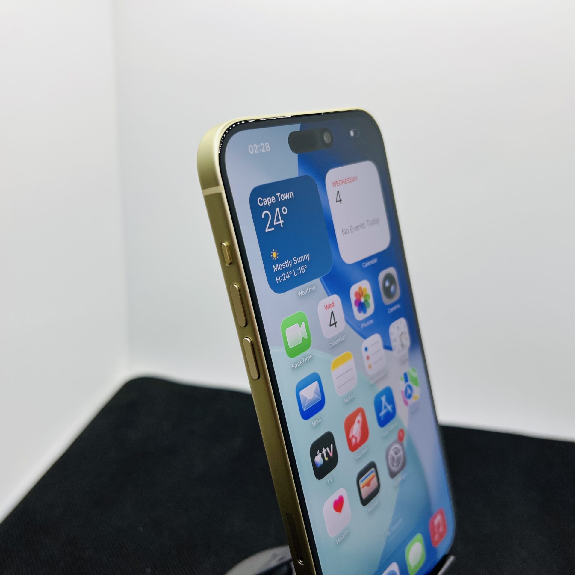 Apple iPhone 15 Plus 128GB Yellow – (Grade A) - Image 4