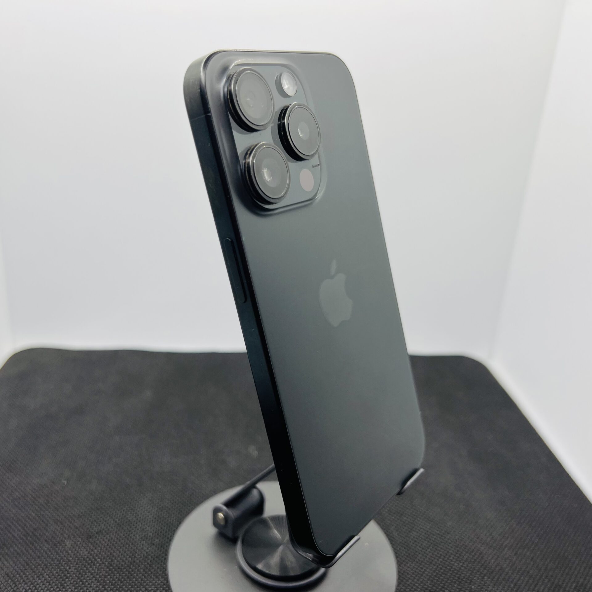 Apple iPhone 15 Pro 256GB Black Titanium – (Grade B) - Image 10