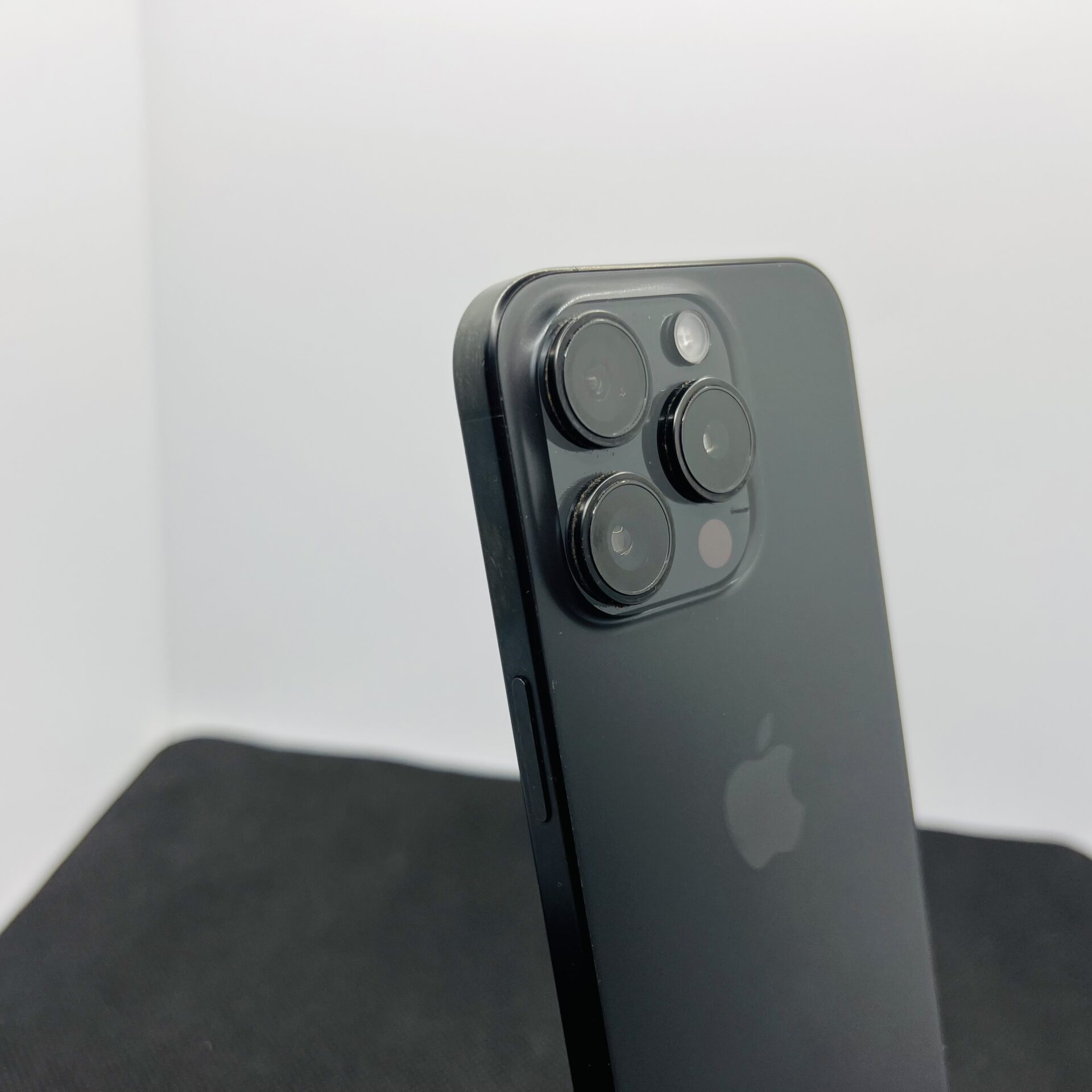 Apple iPhone 15 Pro 256GB Black Titanium – (Grade B) - Image 11