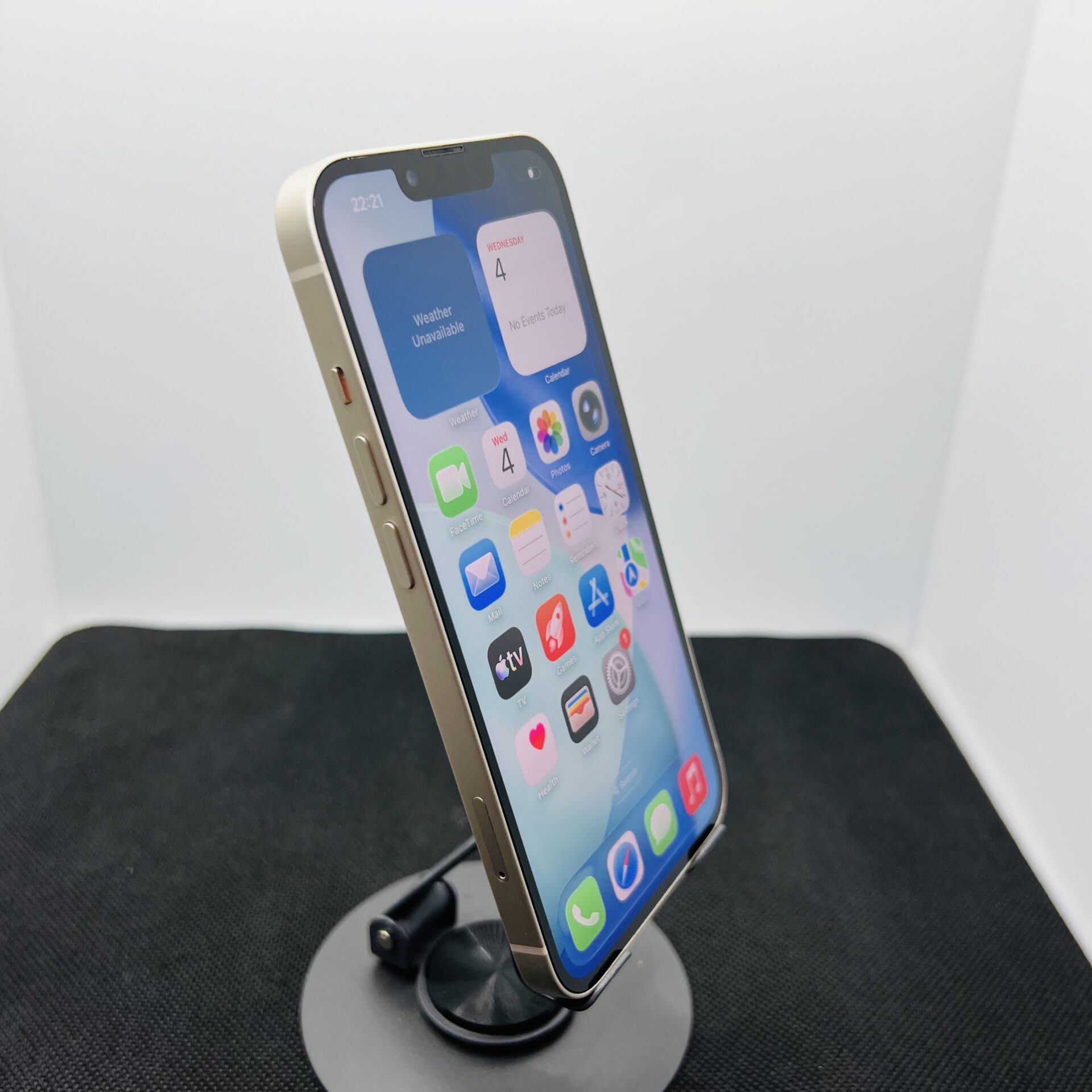 Apple iPhone 13 128GB Starlight – (Grade B) - Image 3