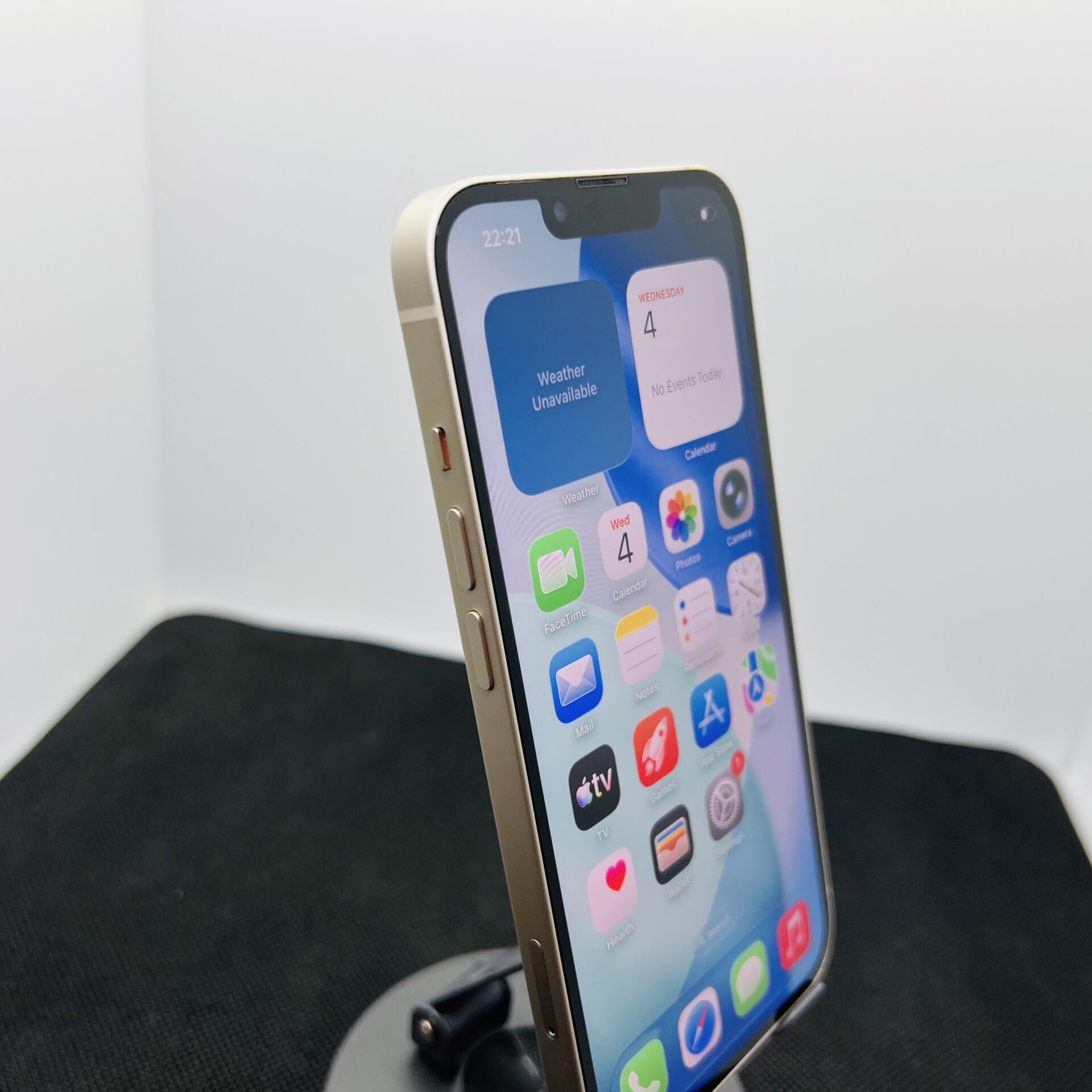 Apple iPhone 13 128GB Starlight – (Grade B) - Image 4