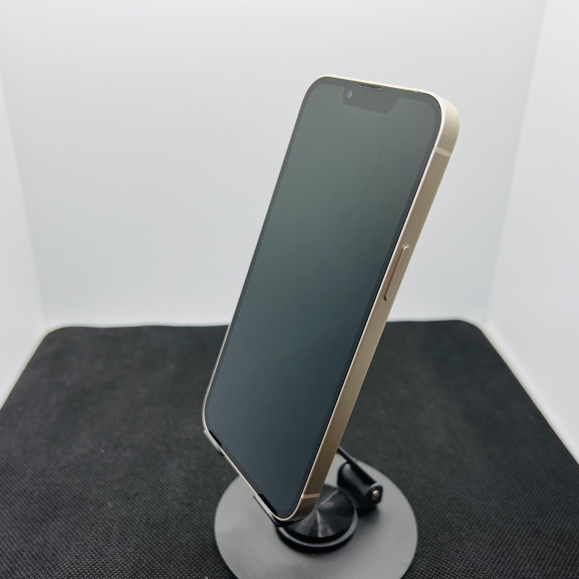 Apple iPhone 13 128GB Starlight – (Grade B) - Image 7