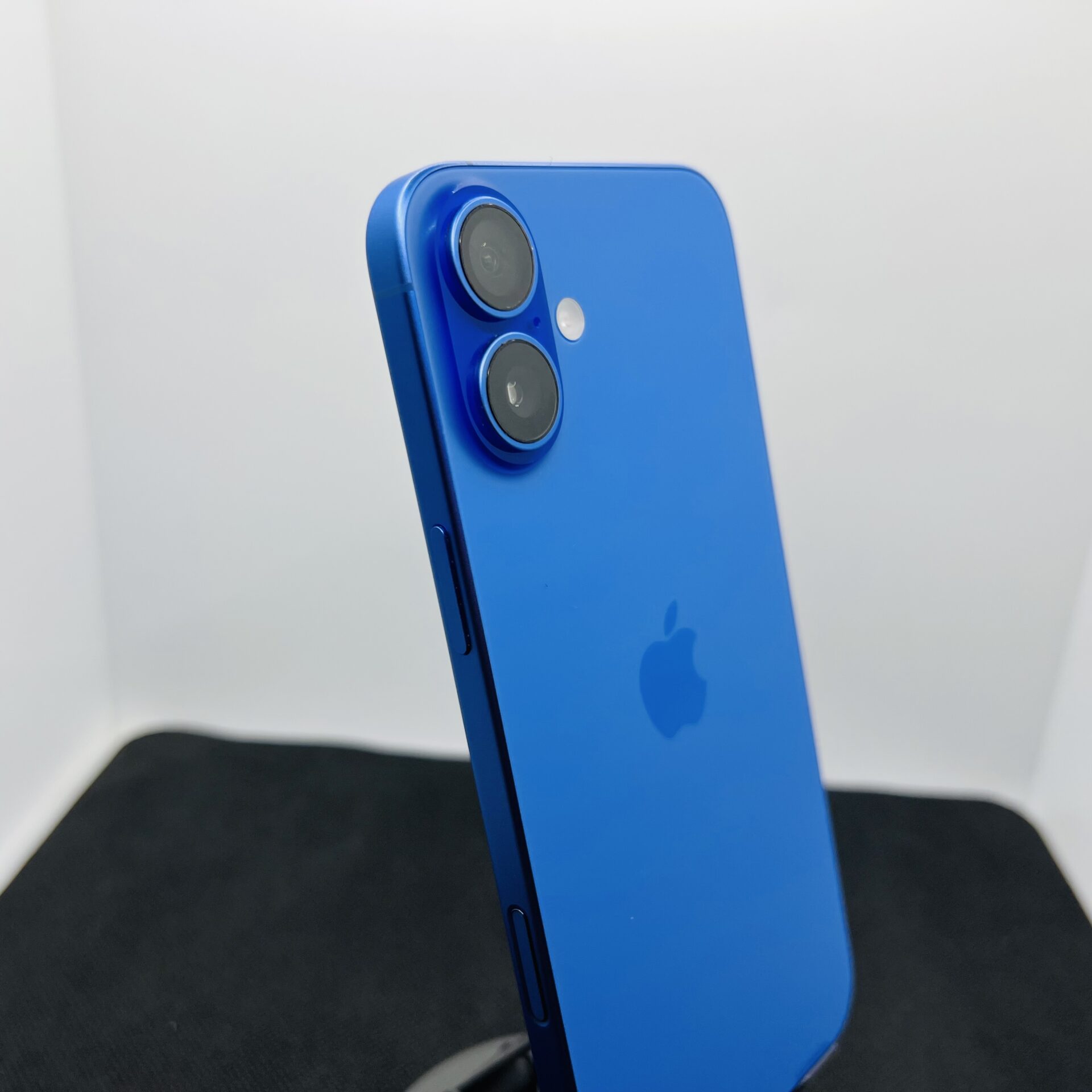 Apple iPhone 16 Plus 128GB Ultramarine – (Condition: Good) | Epic