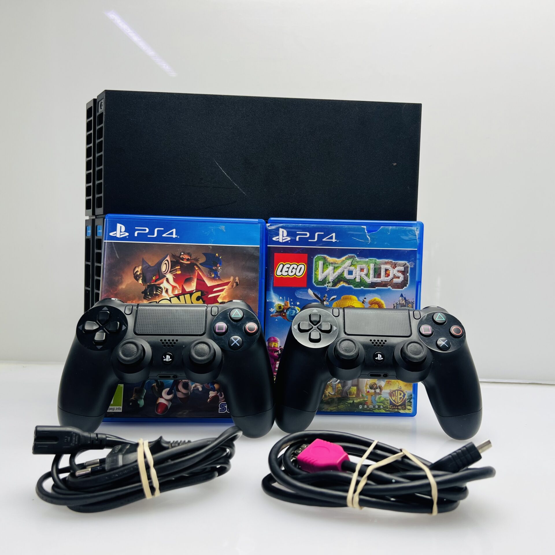 PlayStation 4 Original Black 500GB + 2 Controllers + HDMI Cable +