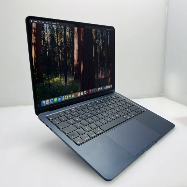 Apple MacBook Air “M2” 13-Inch 8CPU/8 GPU (2022) 8GB RAM 256GB SSD