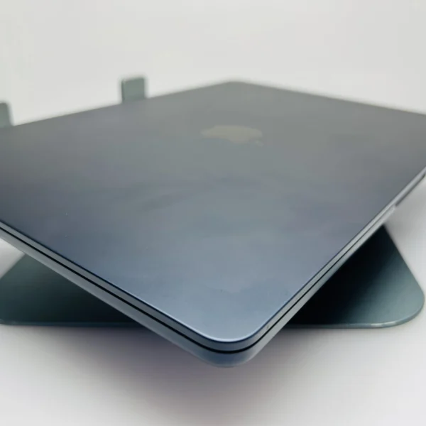 Apple MacBook Air “M2” 13-Inch 8CPU/8 GPU (2022) 8GB RAM 256GB SSD