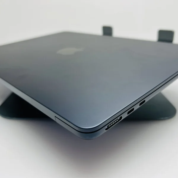 Apple MacBook Air “M2” 13-Inch 8CPU/8 GPU (2022) 8GB RAM 256GB SSD