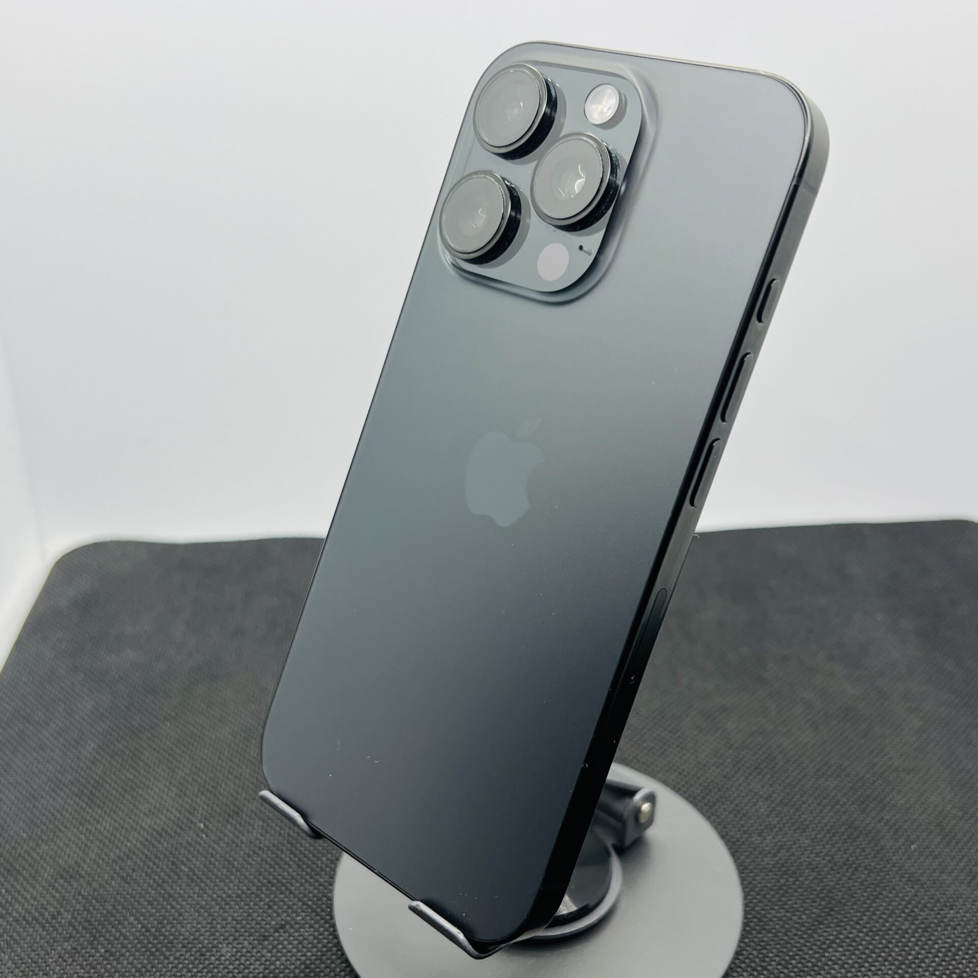 Apple iPhone 16 Pro 256GB Black Titanium – (Grade B) | Epic Deals SA