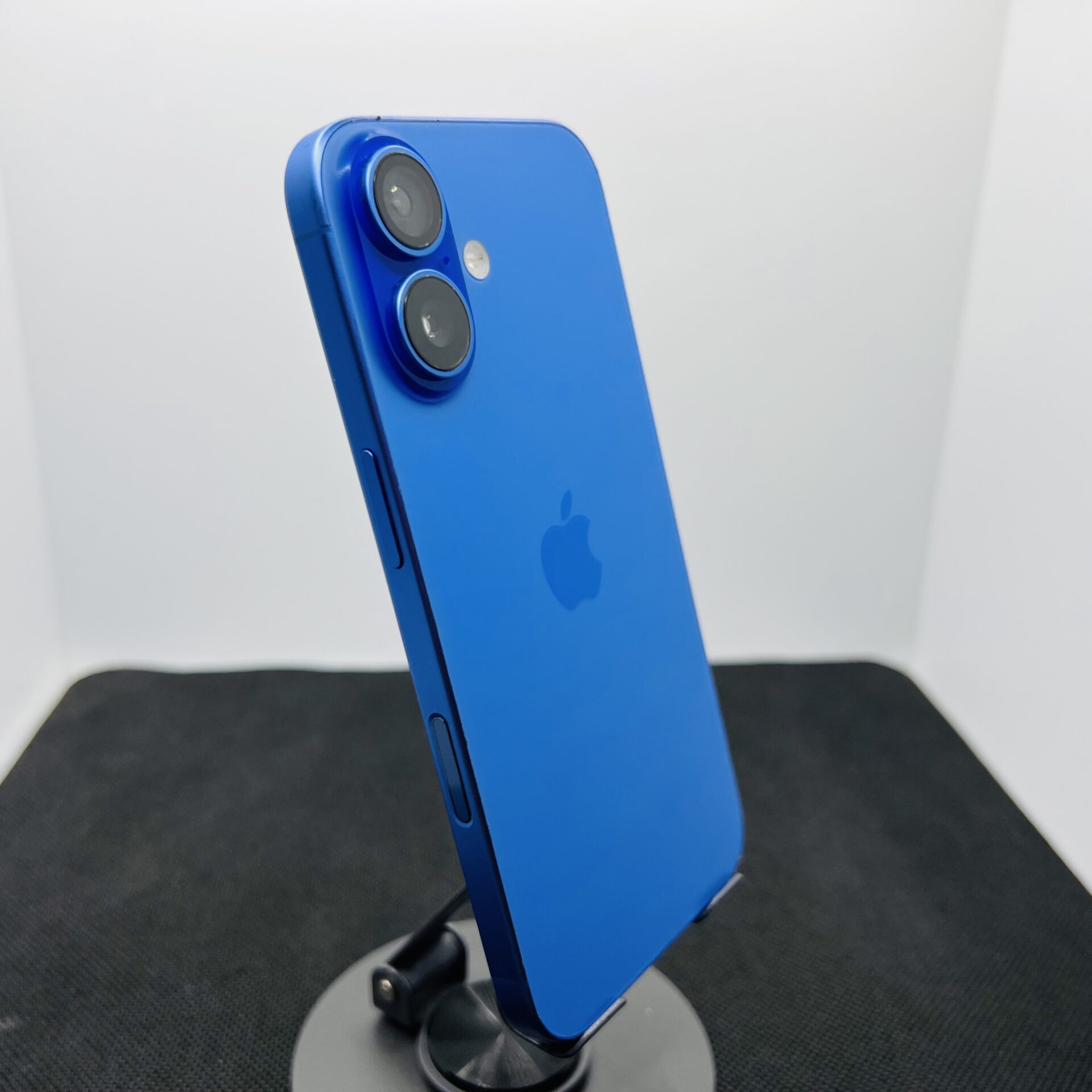 Apple iPhone 16 256GB Ultramarine – (Grade B) | Epic Deals SA