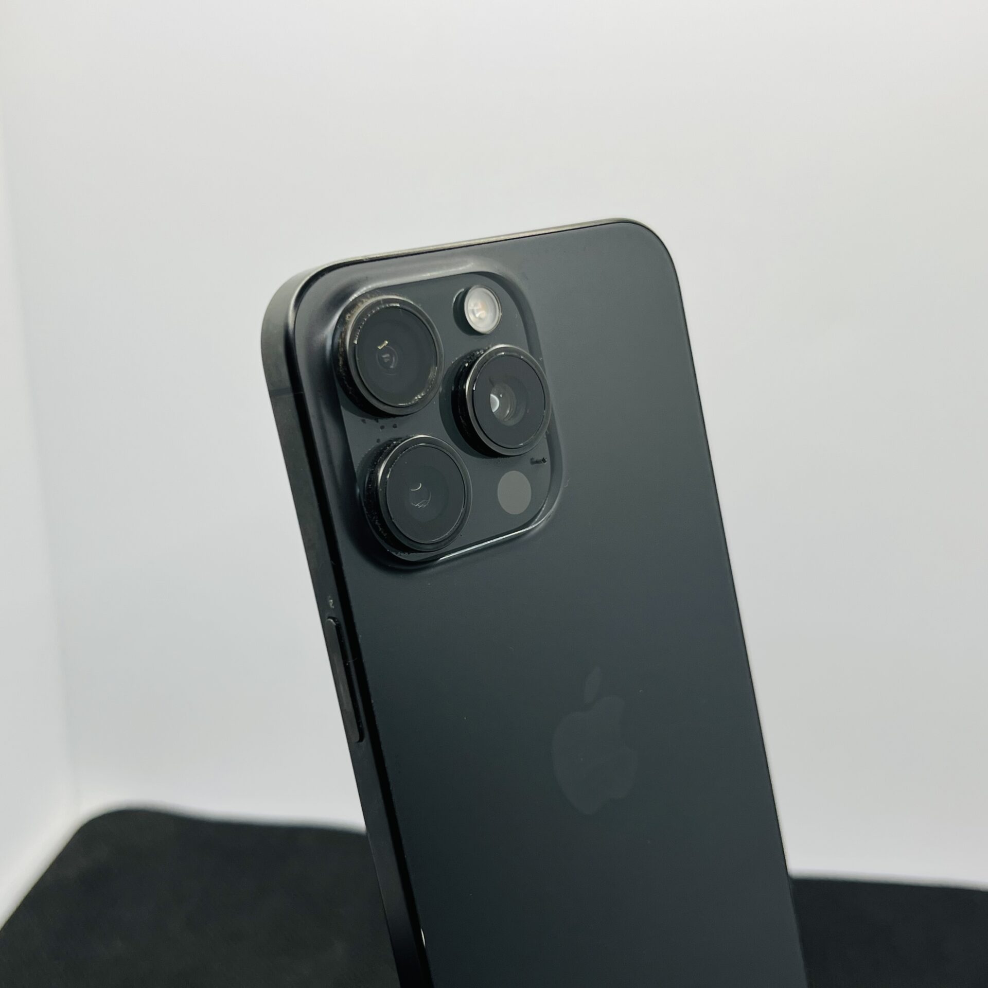 Apple iPhone 15 Pro Max 256GB Black Titanium – (Grade B) | Epic