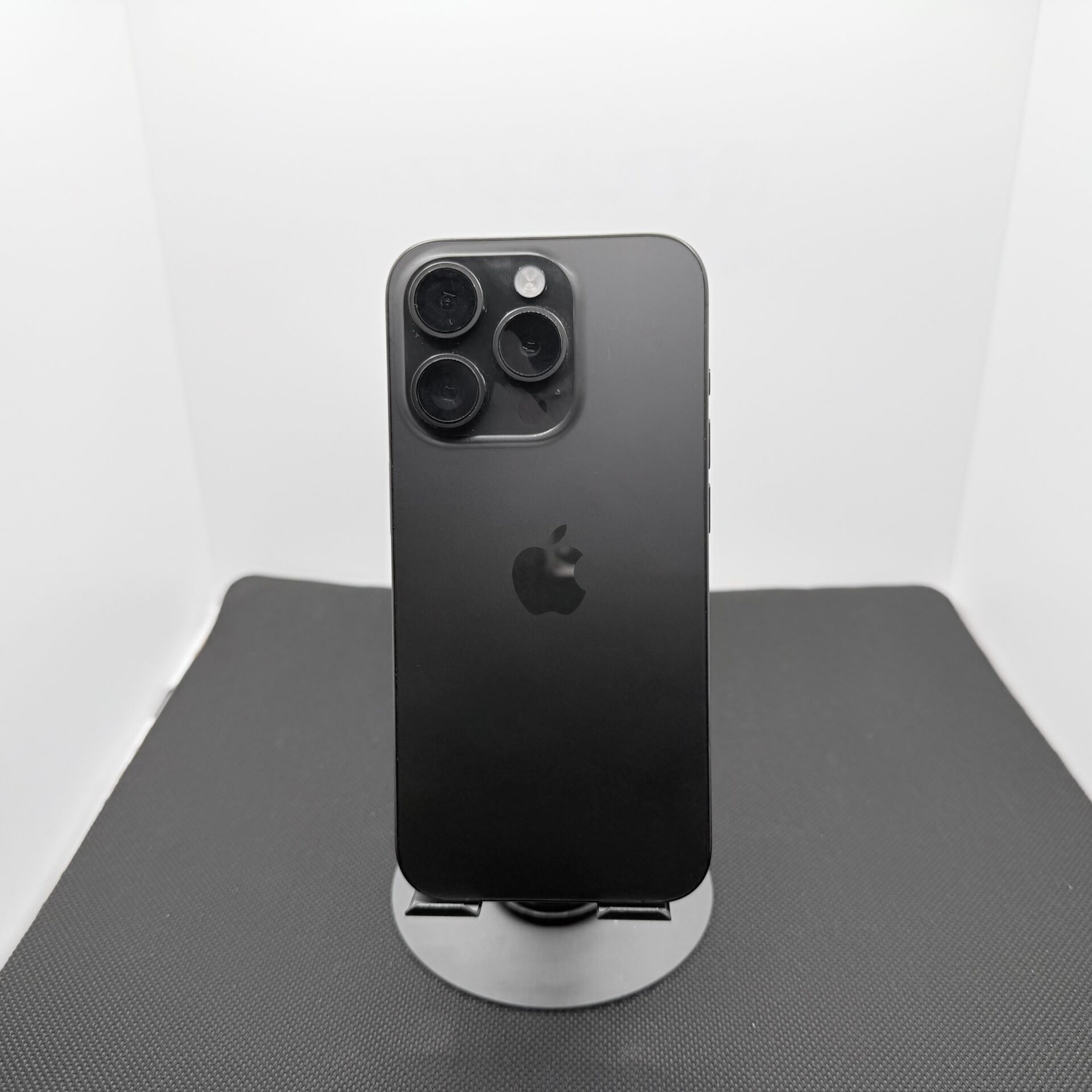 iPhone15Pro ブラック 256GB Apple iPhone 15 Pro 256GB Black Titanium – (Grade B) | Epic Deals SA