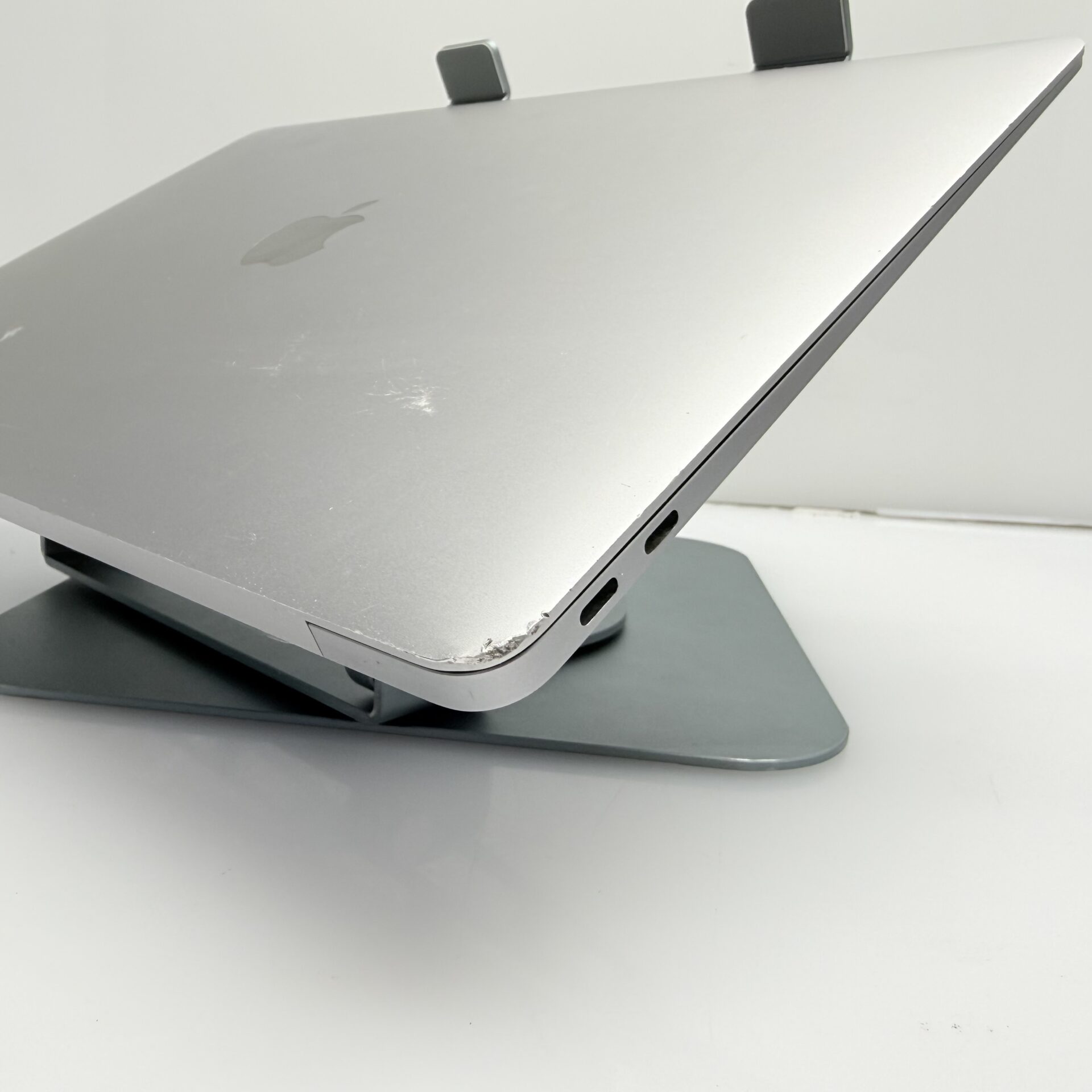 Apple MacBook Air “M1” 13-Inch 8CPU/7GPU (2020) 8GB RAM 256GB