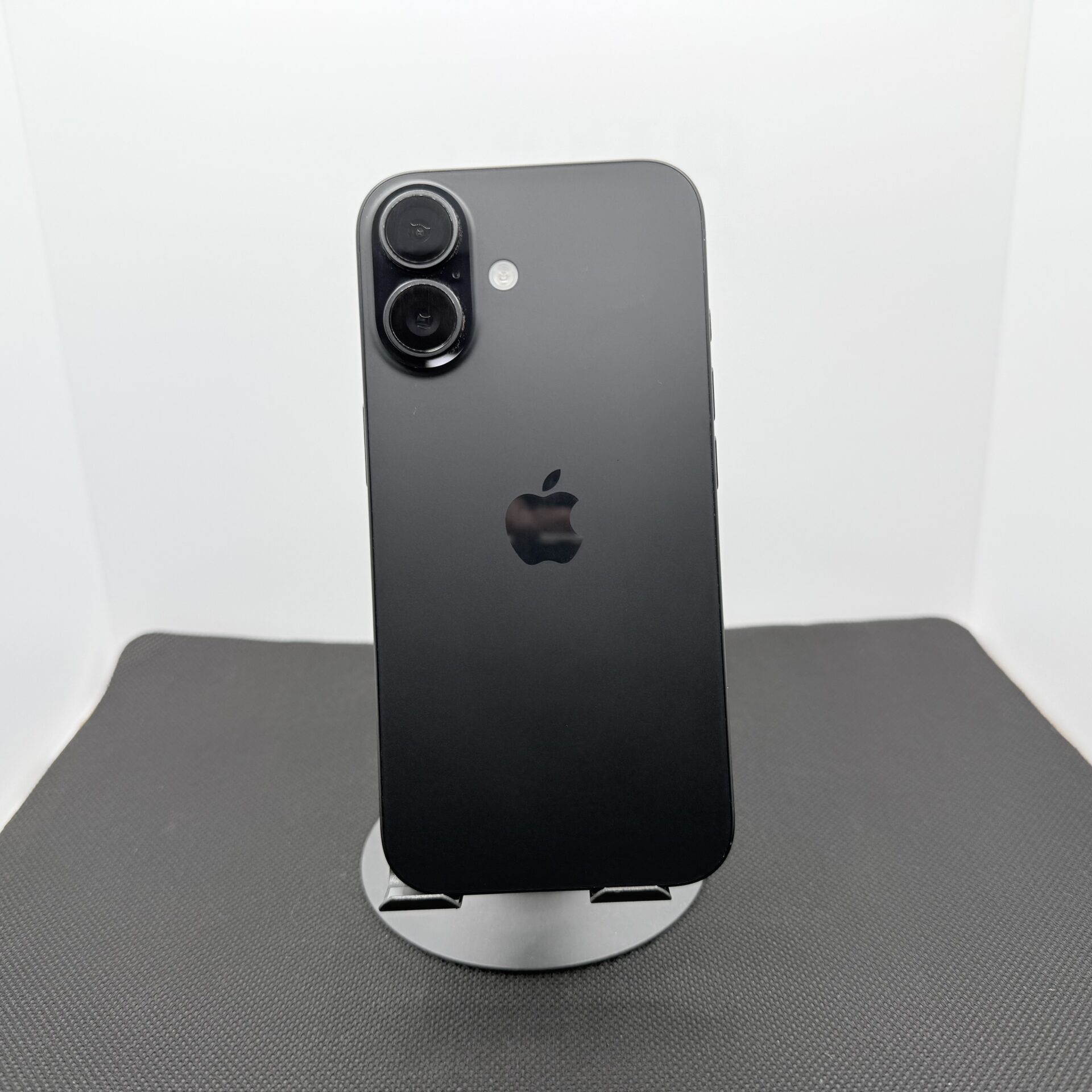 Apple iPhone 16 128GB Black – (Grade B) | Epic Deals SA
