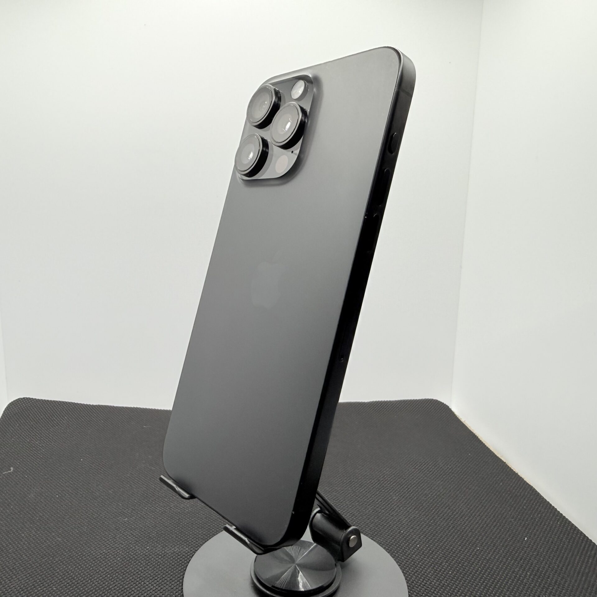 Apple iPhone 15 Pro Max 512GB Black Titanium - (Grade B) | Epic