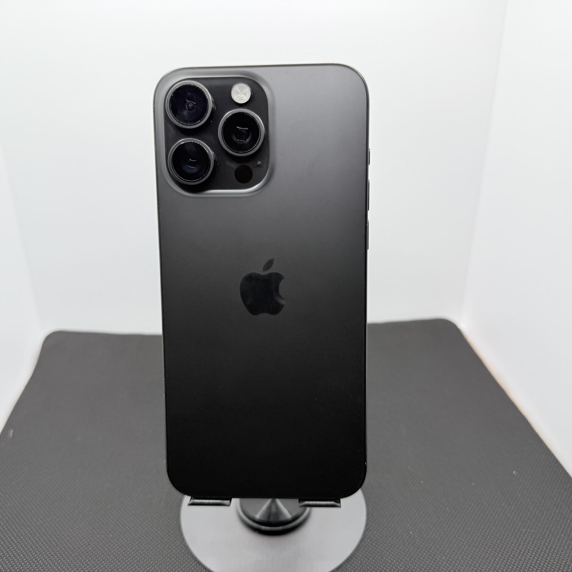 Apple iPhone 15 Pro Max 512GB Black Titanium - (Grade B) | Epic