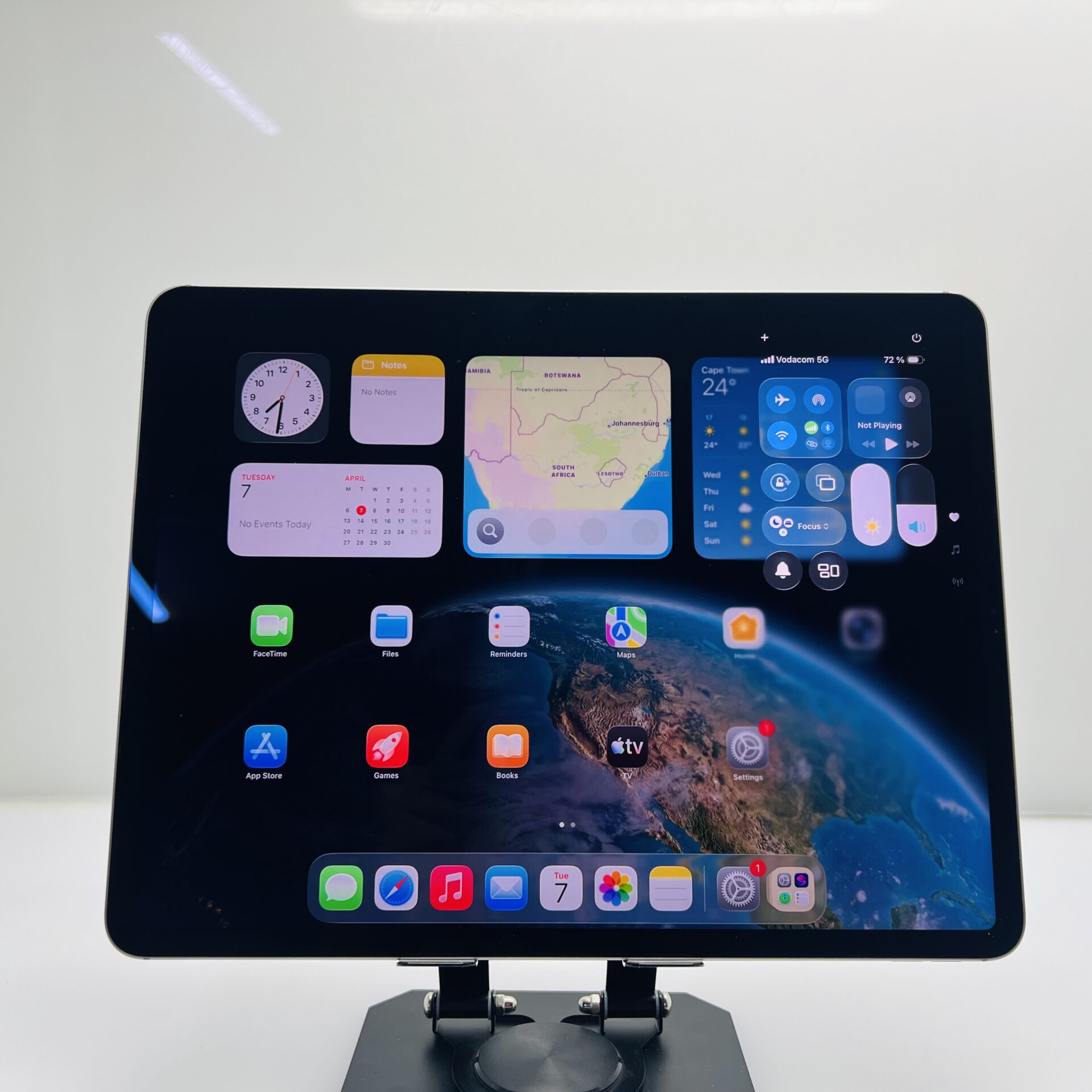 Apple iPad Pro 12.9″ 6th Gen (WiFi/Cellular) 512GB Space Gray