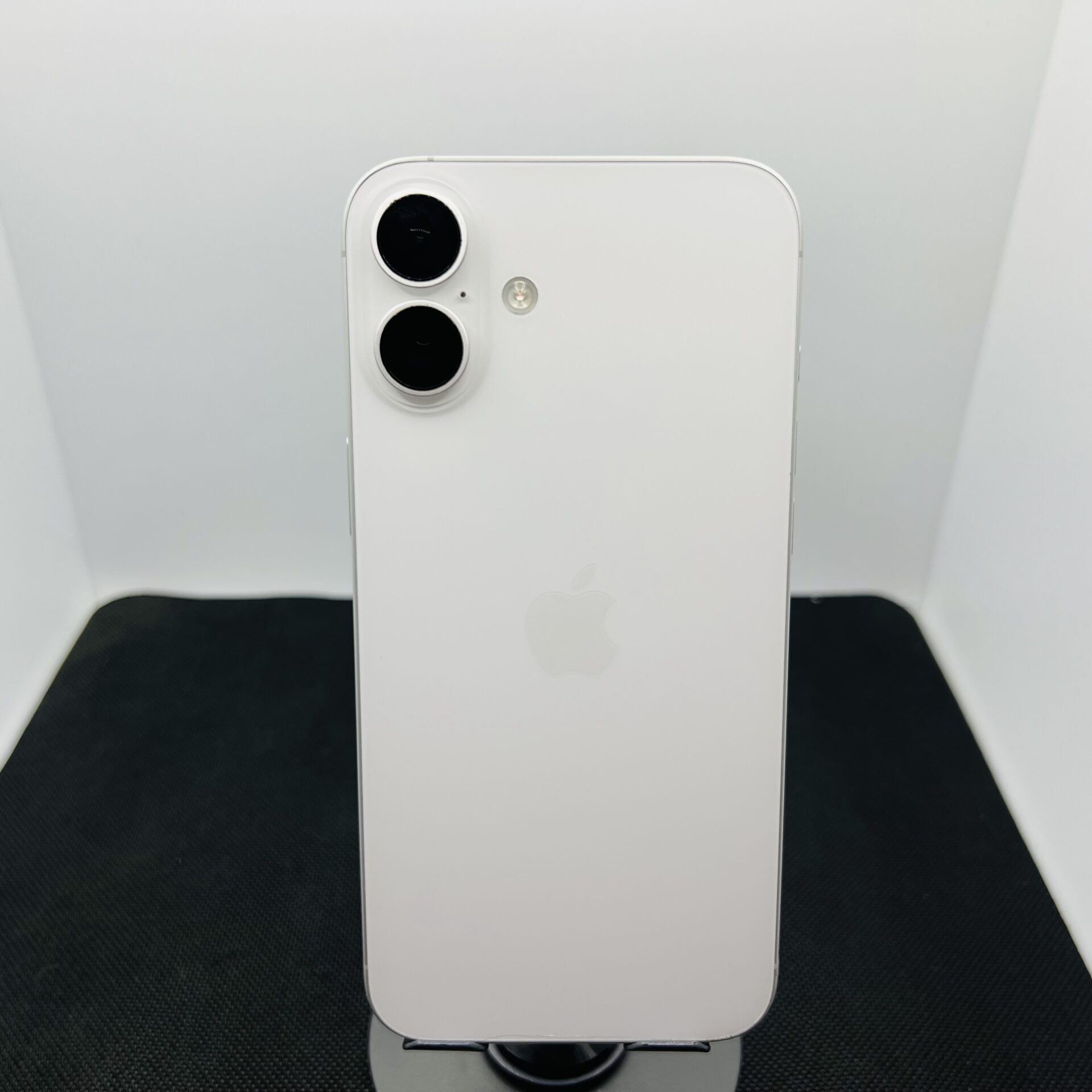 Apple iPhone 16 Plus 128GB White – (Grade B) | Epic Deals SA