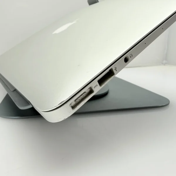 Apple Macbook Air 13-inch “Core i5” 1.8GHz (2017) 8GB RAM 128GB