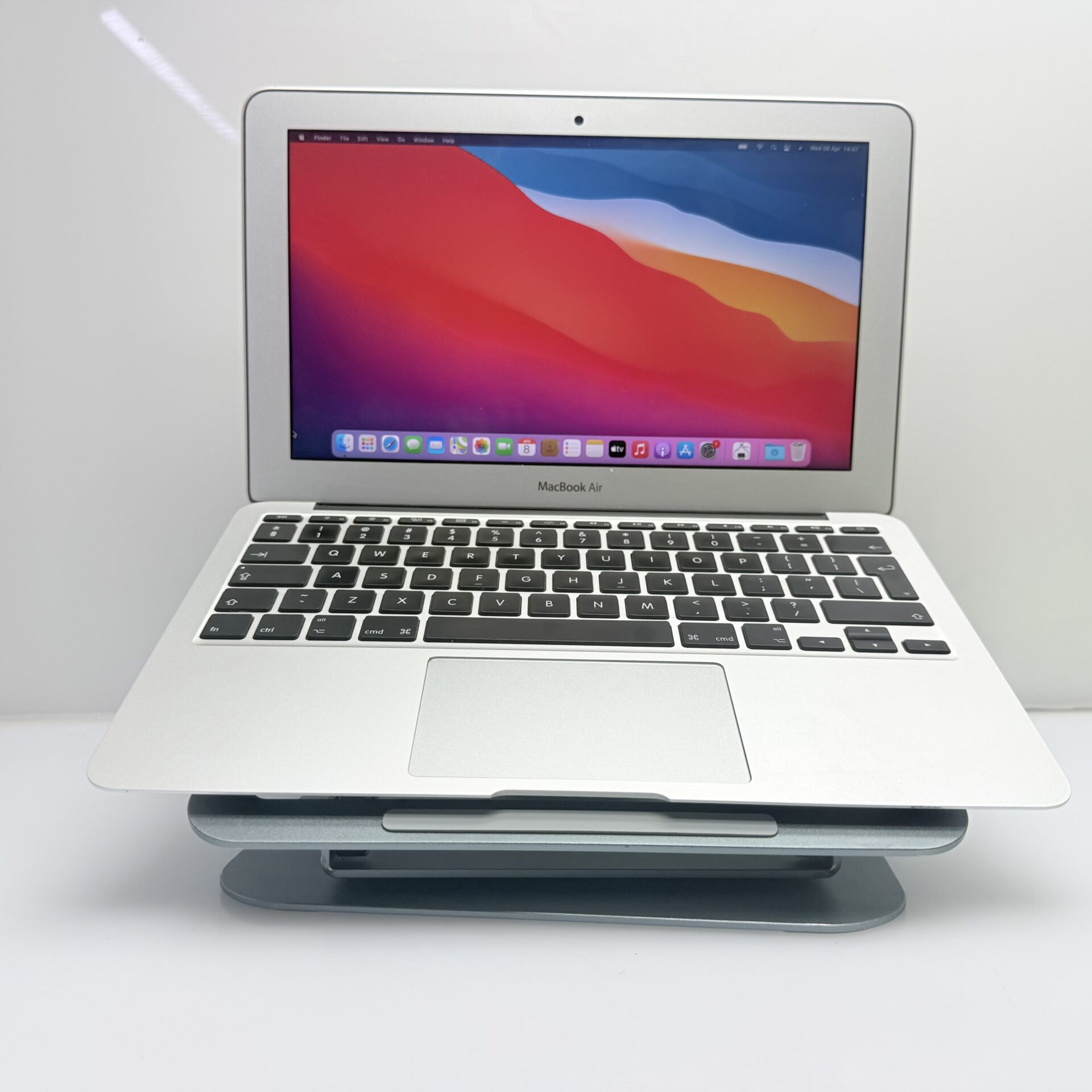 Apple MacBook Air 11-inch “Core i5” 1.60GHz (Early 2015) 4GB RAM