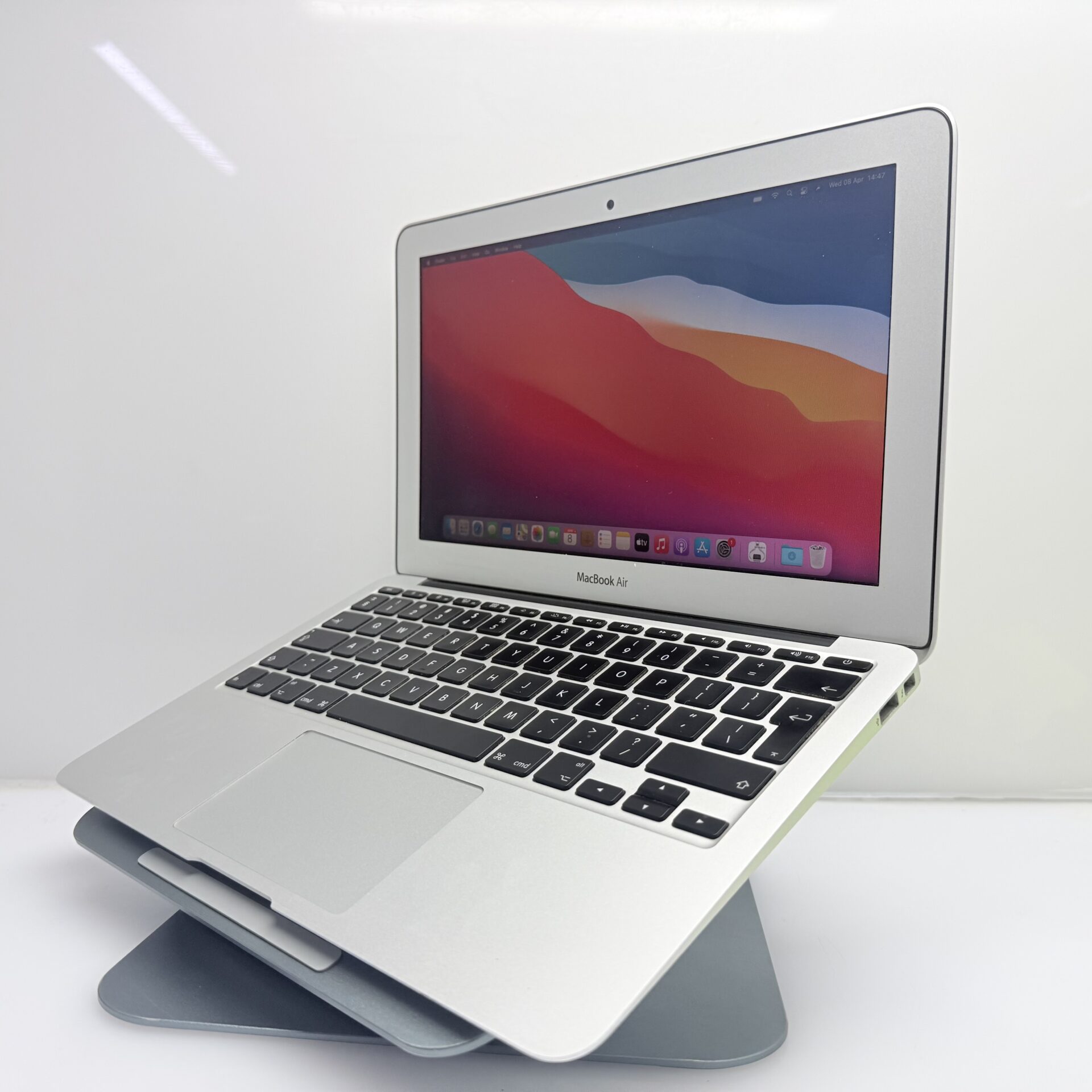 Apple MacBook Air 11-inch “Core i5” 1.60GHz (Early 2015) 4GB RAM