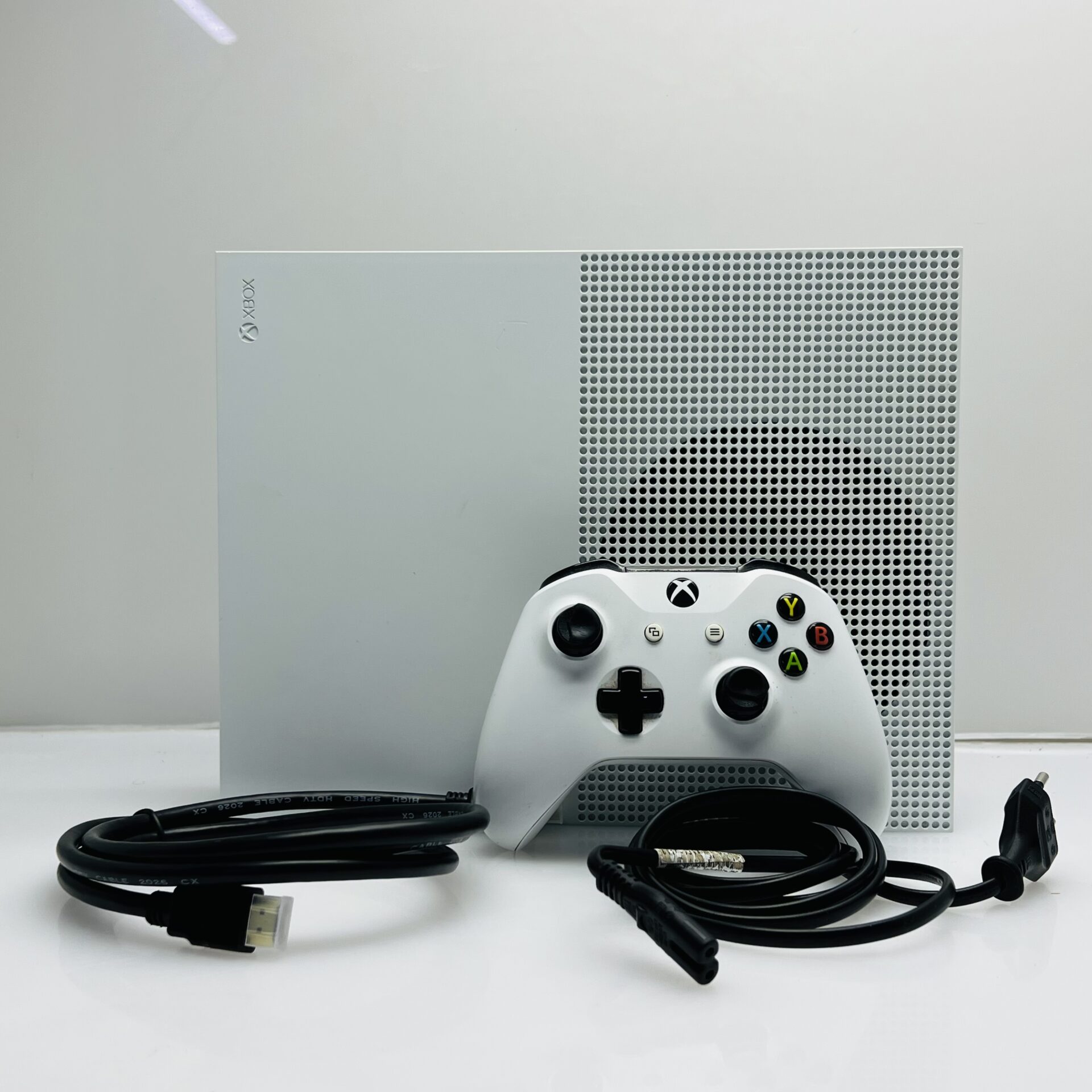 Xbox One S 1TB White + HDMI Cable + Power Cable + 1 Controller