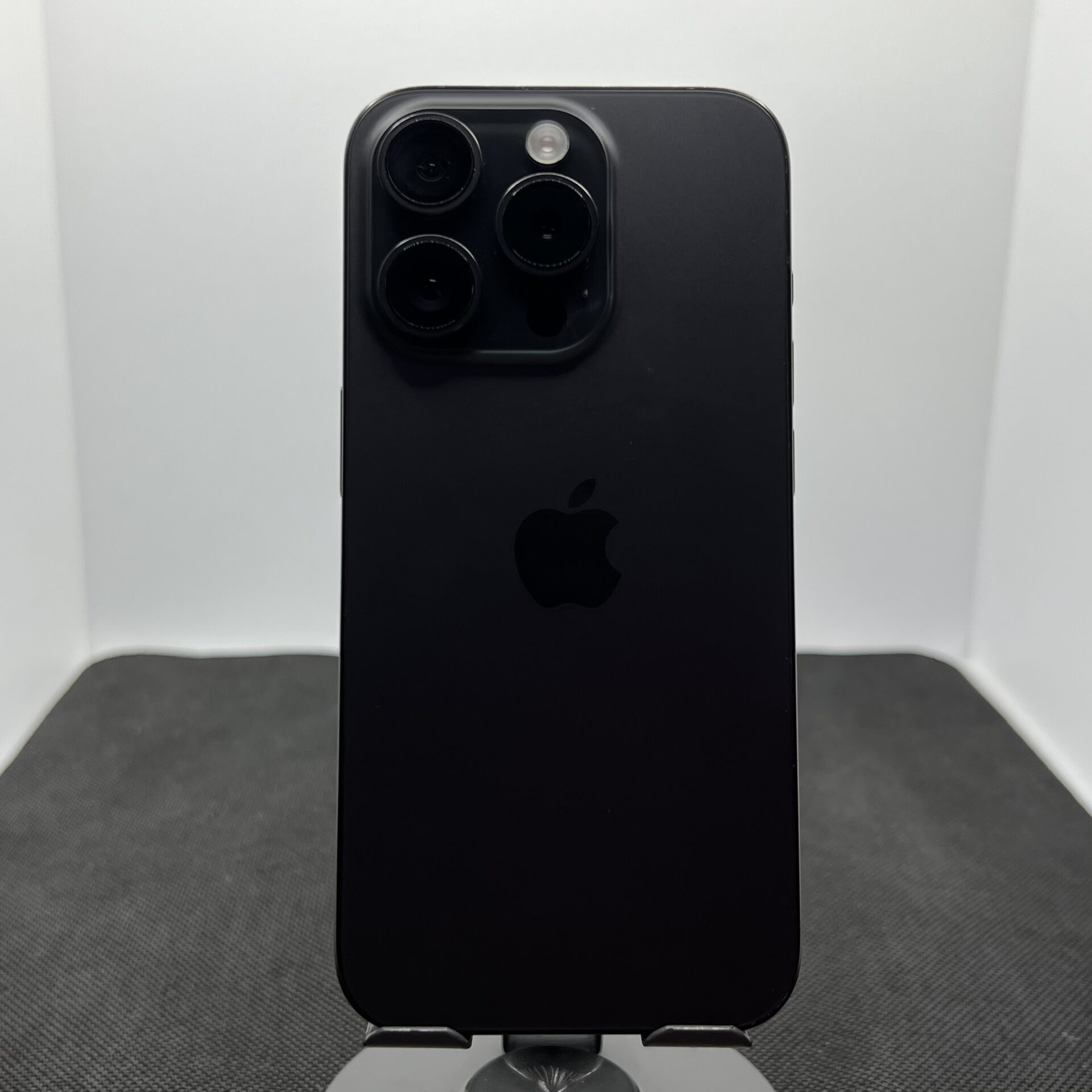 Apple iPhone 15 Pro 256GB Black Titanium – (Grade B) | Epic Deals SA