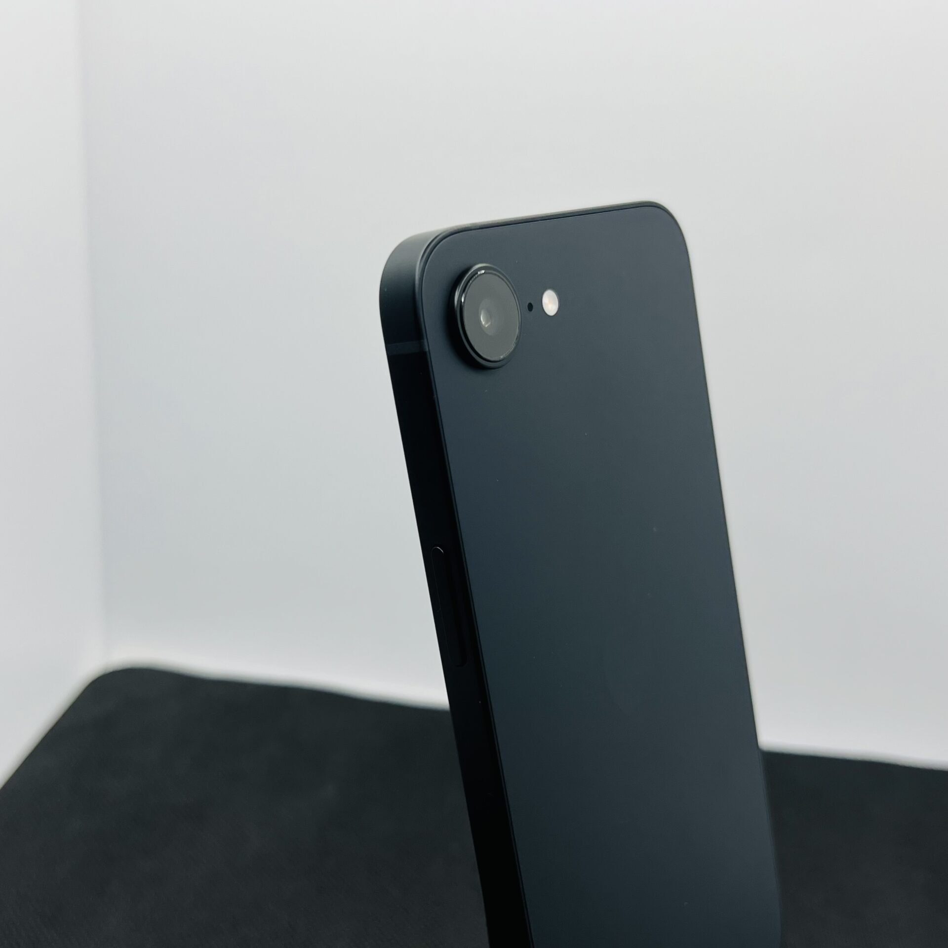 Apple iPhone 16e 128GB Black – (Condition: Pristine) | Epic Deals SA