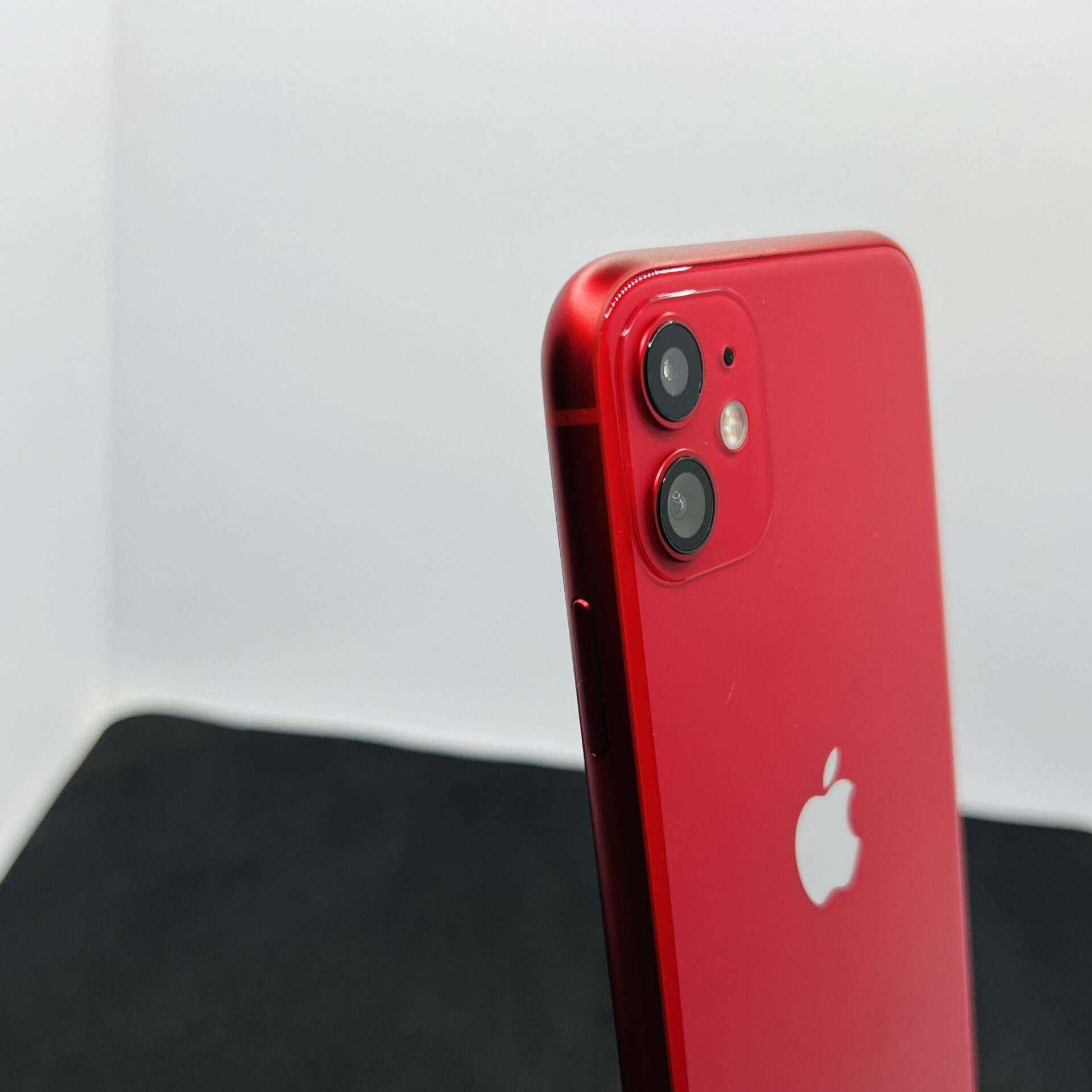 Apple iPhone 11 64GB Product Red (Grade B) – Minor Bright Spots