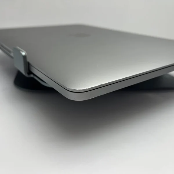 Apple MacBook Pro 13-Inch 