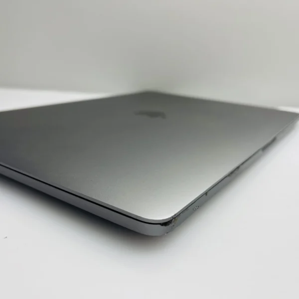 Apple MacBook Pro 15-Inch “Core i7” 2.2GHz (TouchBar/2018) 16GB