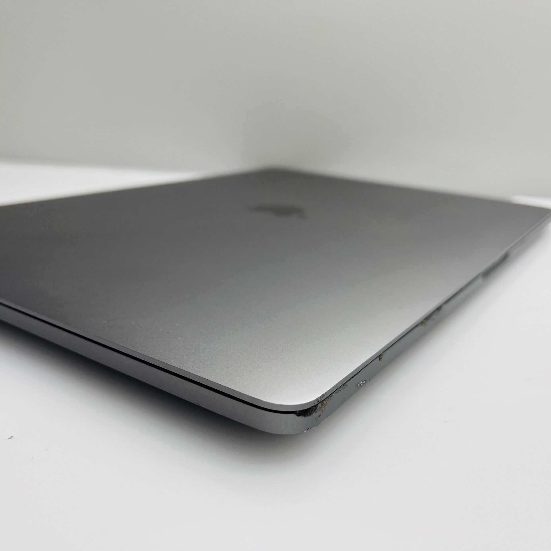 Apple MacBook Pro 15-Inch “Core i7” 2.2GHz (TouchBar/2018) 16GB
