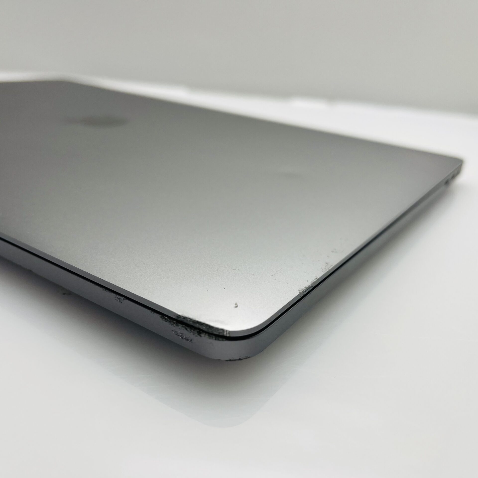 Apple MacBook Pro 15-Inch “Core i7” 2.2GHz (TouchBar/2018) 16GB