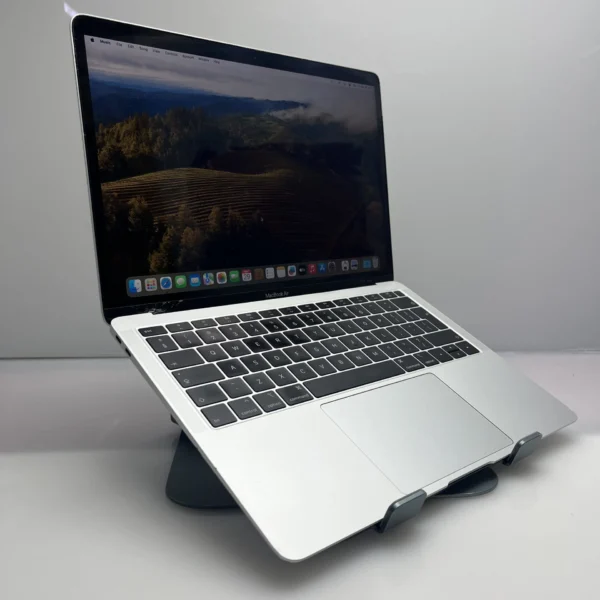 Apple MacBook Air 13-Inch “Core i5” 1.6GHz (Retina, 2018) 8GB RAM