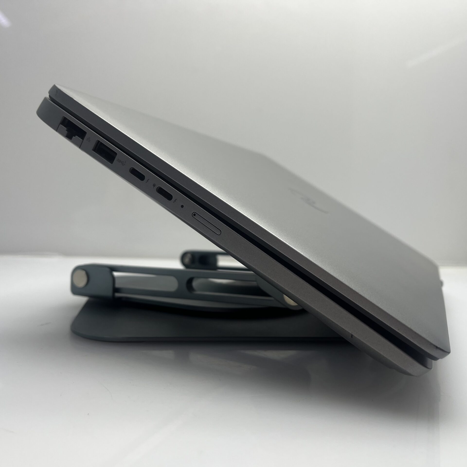 Dell Latitude 5440 13th Gen "Core i5" 1.60GHz 16GB RAM 512GB SSD NVMe Gray (Condition: Excellent) - Image 7