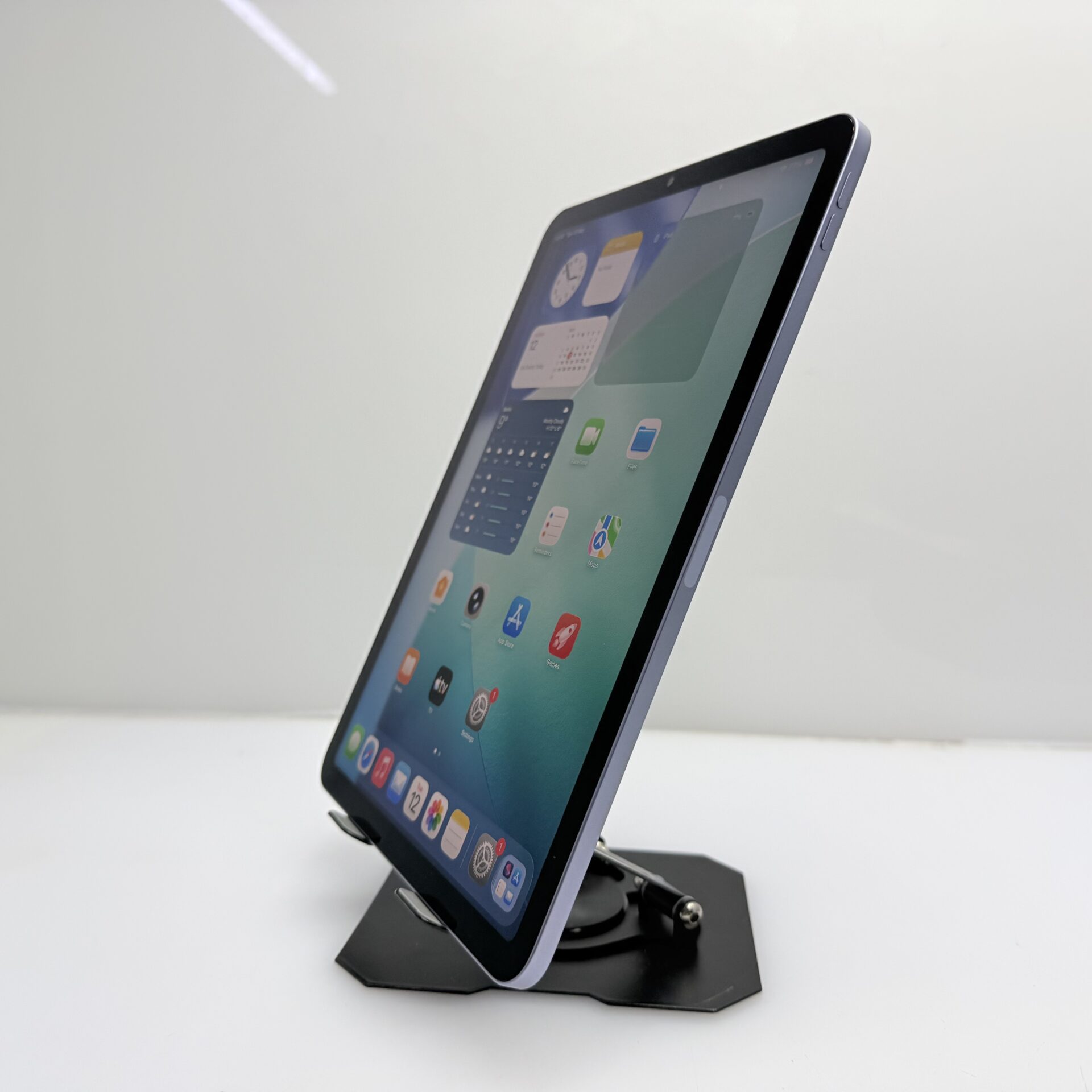 Apple iPad Air 5th Gen 64GB (Wifi Only) Purple (Condition: Good) - Minor Bright Spots - Image 3