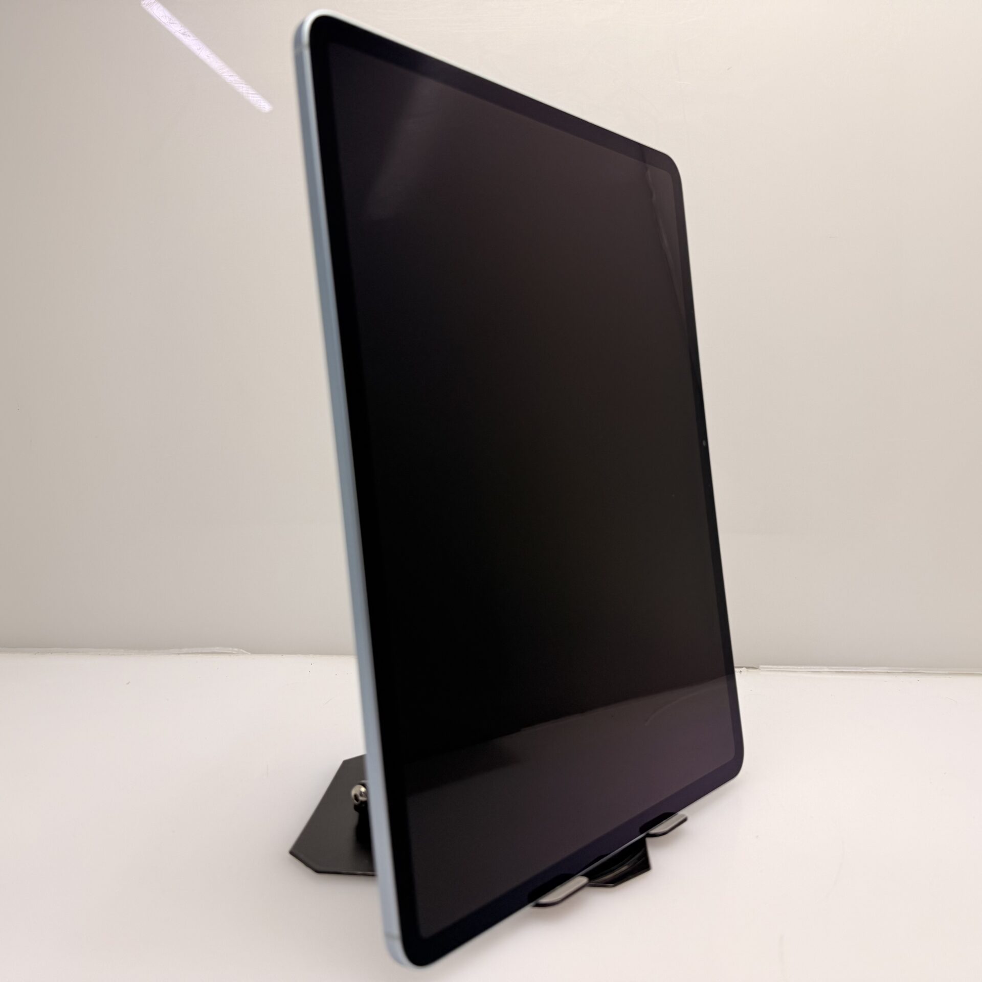 Apple iPad Air 13″ M2 (Wifi Only) 128GB Blue - (Grade B) - Image 6