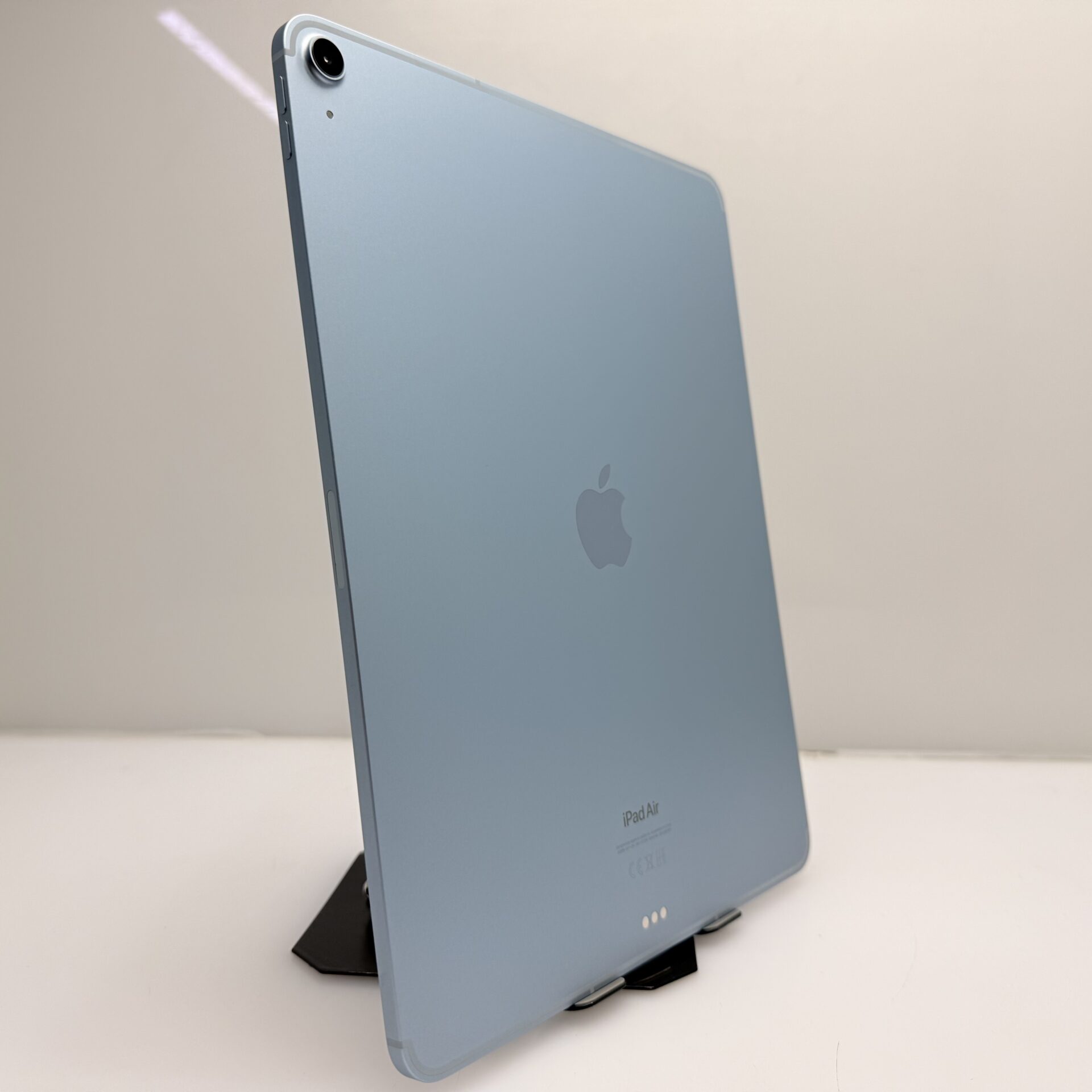 iPad Air (M2) 128GB Wi-Fi 13インチ ブルー Apple iPad Air 13″ M2 (Wifi Only) 128GB Blue - (Grade B) | Epic