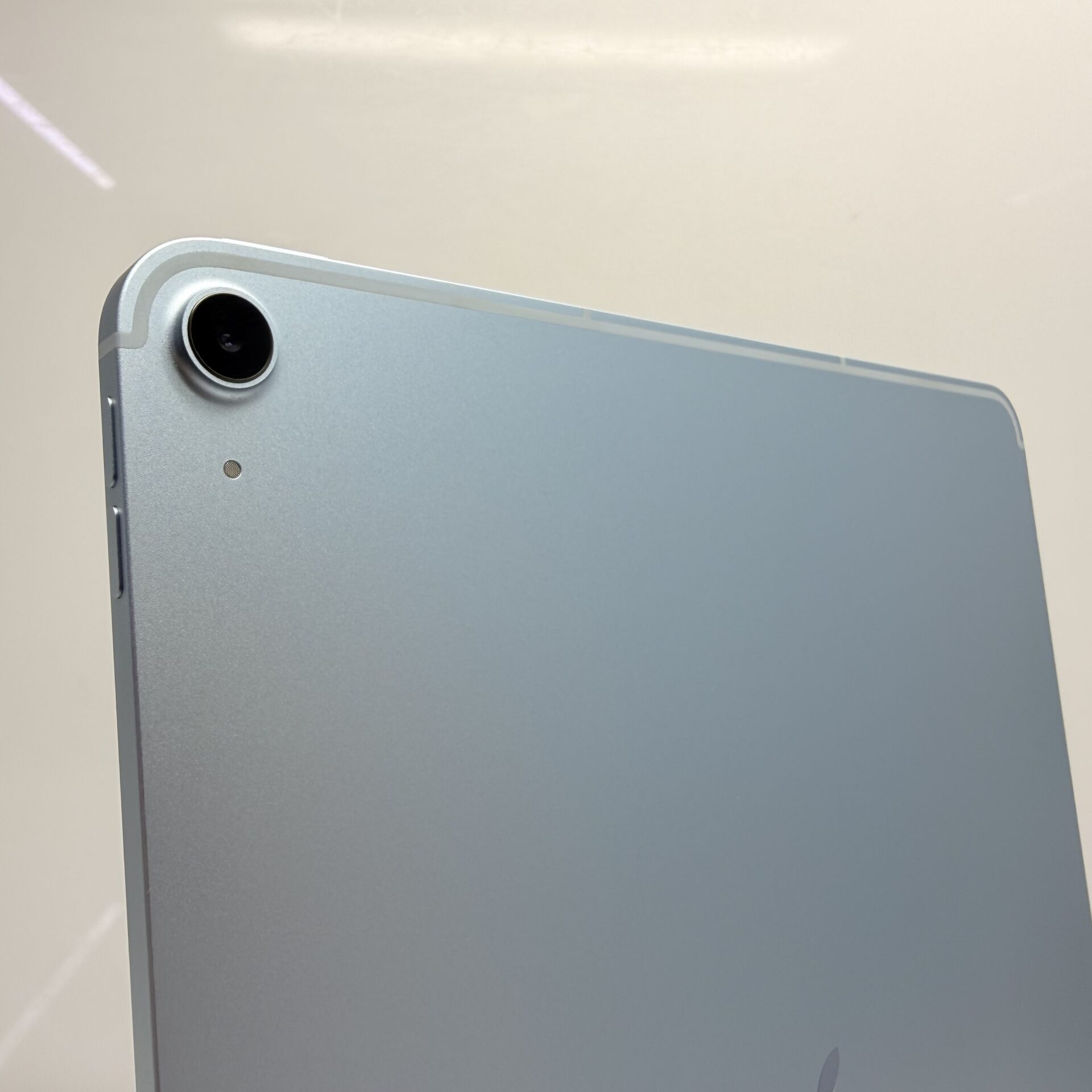 Apple iPad Air 13″ M2 (Wifi Only) 128GB Blue - (Grade B) | Epic
