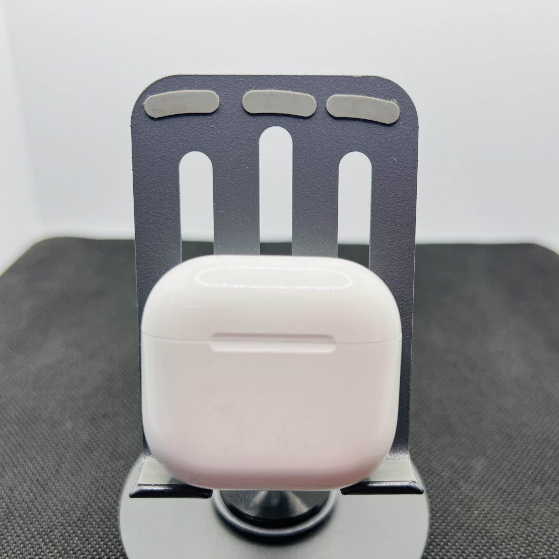 Apple AirPods 4th Gen White - (Grade B) - Image 2