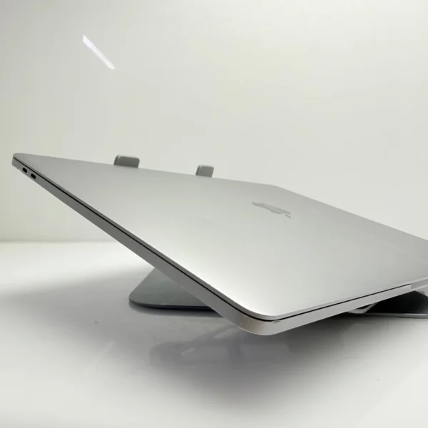 MacBook Pro 15-Inch “Core i7” 2.6GHz (Touch/Late 2016) 16GB RAM
