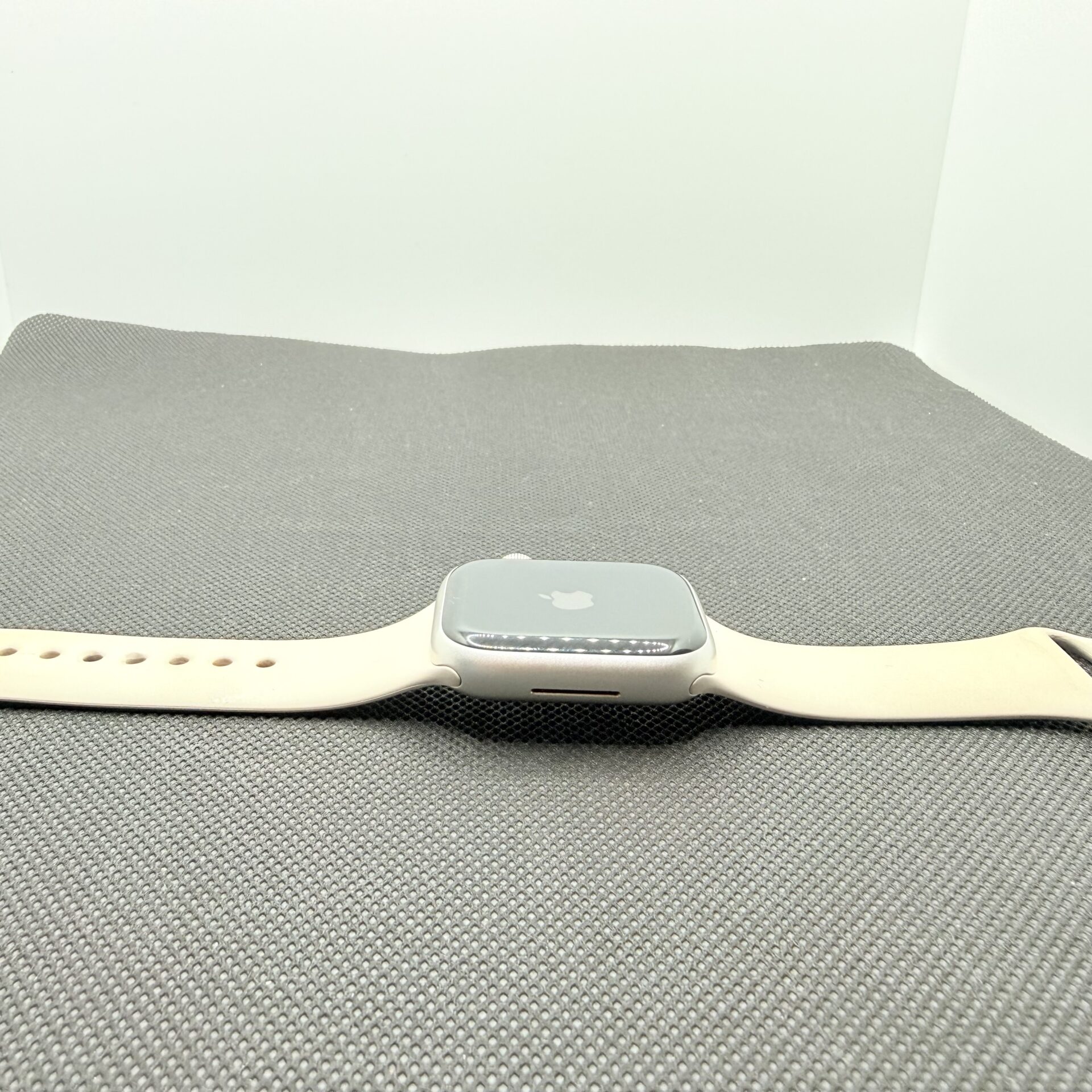 Apple Watch Series 9 41mm GPS Only Starlight (Condition: Good) - Image 4