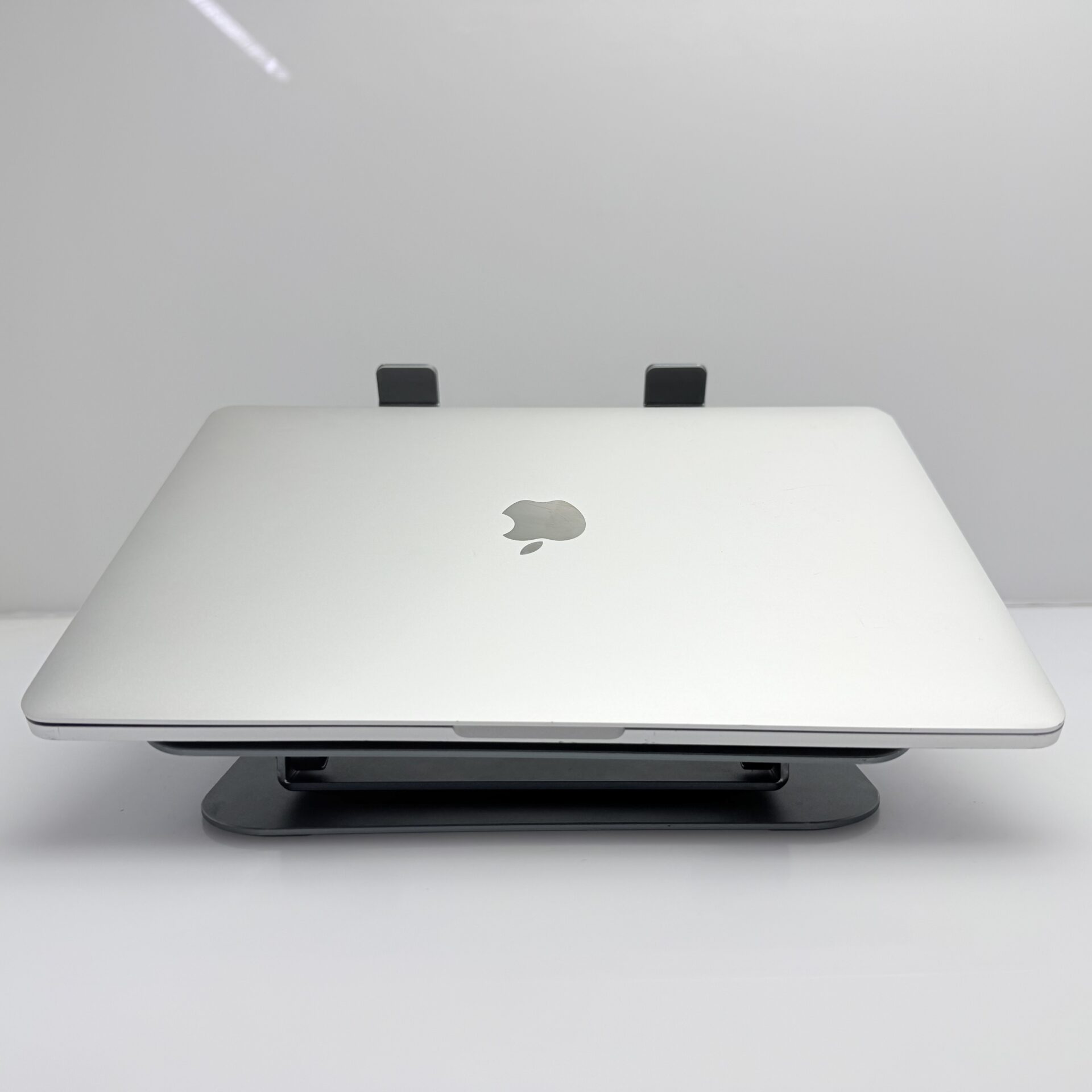 MacBook Pro 13-Inch “Core i5” 2.3GHz (2017) 8GB RAM 128GB SSD