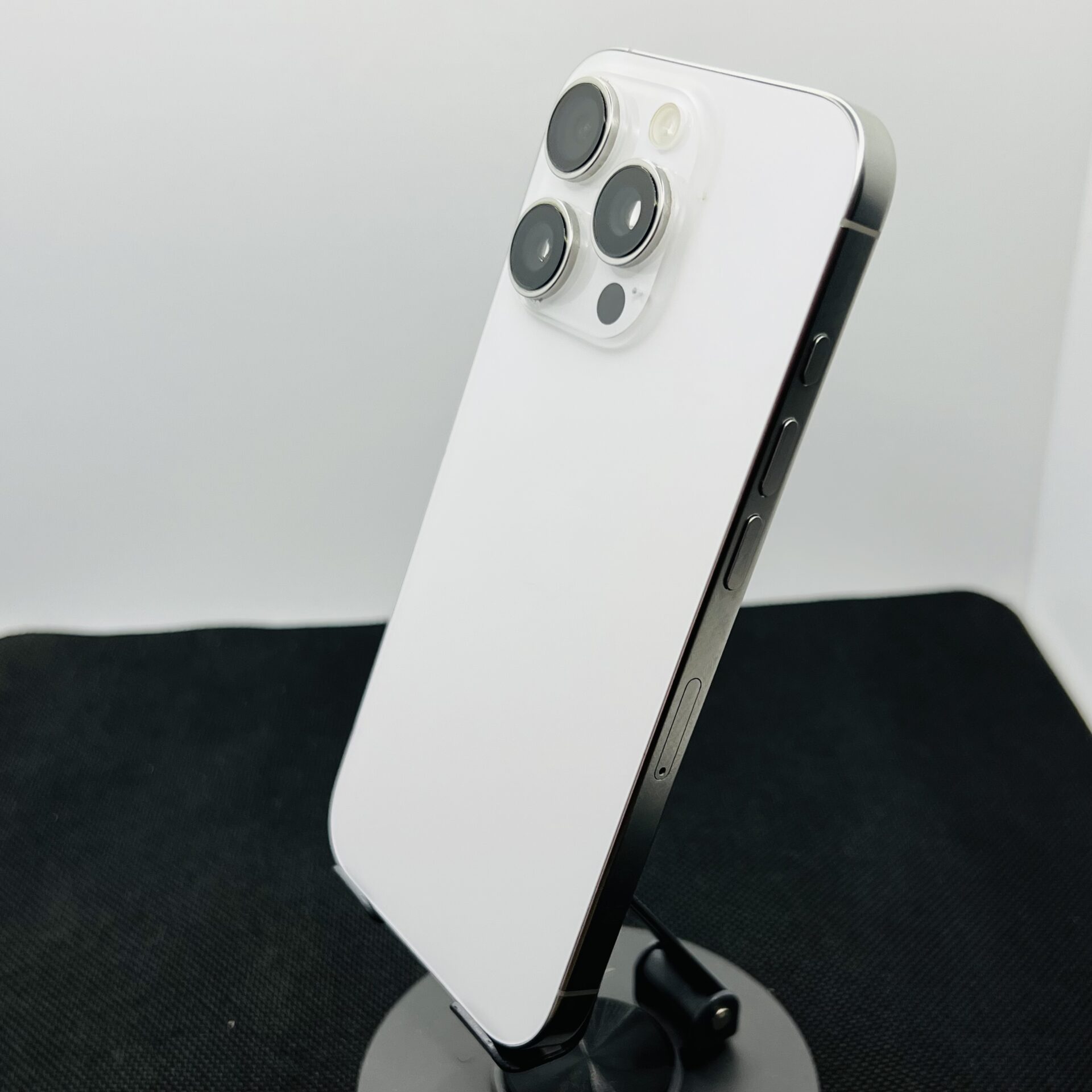 Apple iPhone 16 Pro 128GB White Titanium (Condition: Excellent