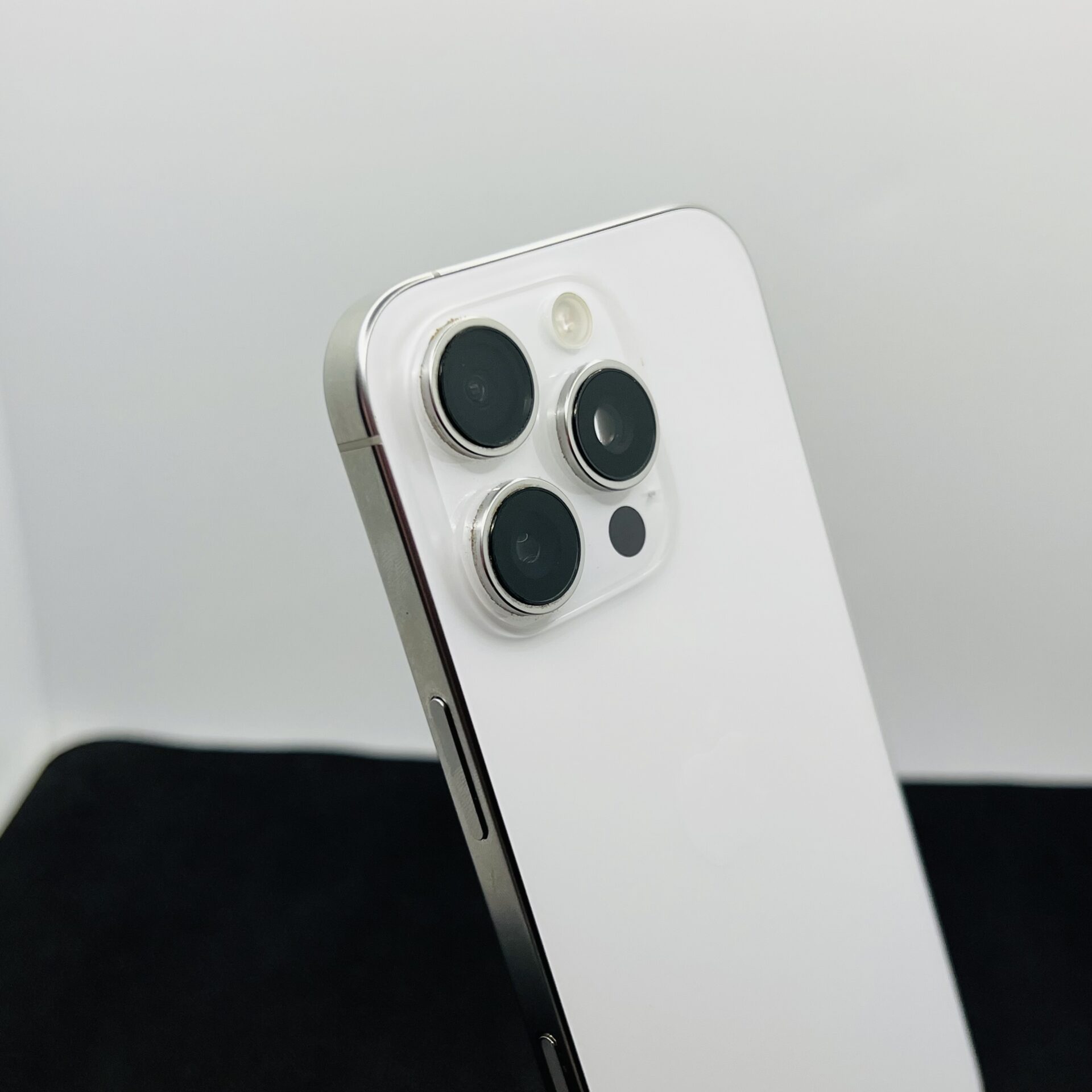 Apple iPhone 16 Pro 128GB White Titanium (Condition: Excellent