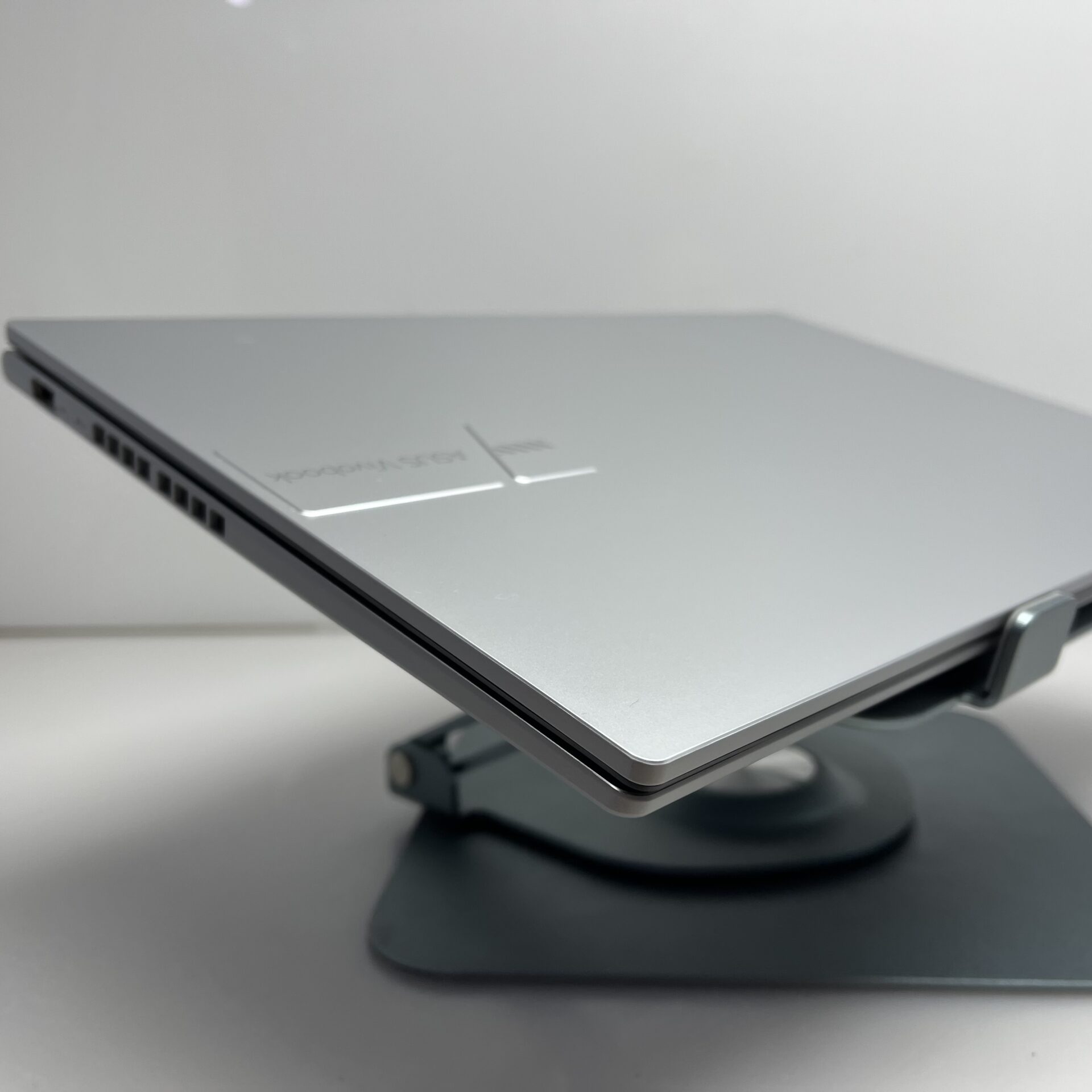 Asus Vivobook 15 M1505Y "Ryzen 7" 2.00GHz 16GB RAM 1TB SSD Grey (Condition: Pristine) - Image 6