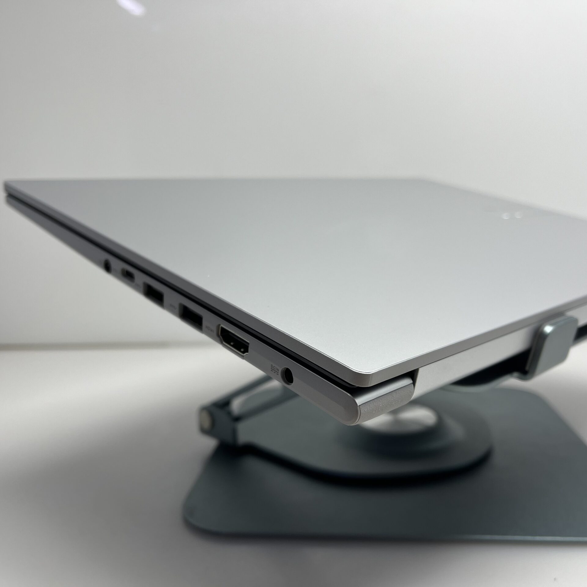 Asus Vivobook 15 M1505Y "Ryzen 7" 2.00GHz 16GB RAM 1TB SSD Grey (Condition: Pristine) - Image 7